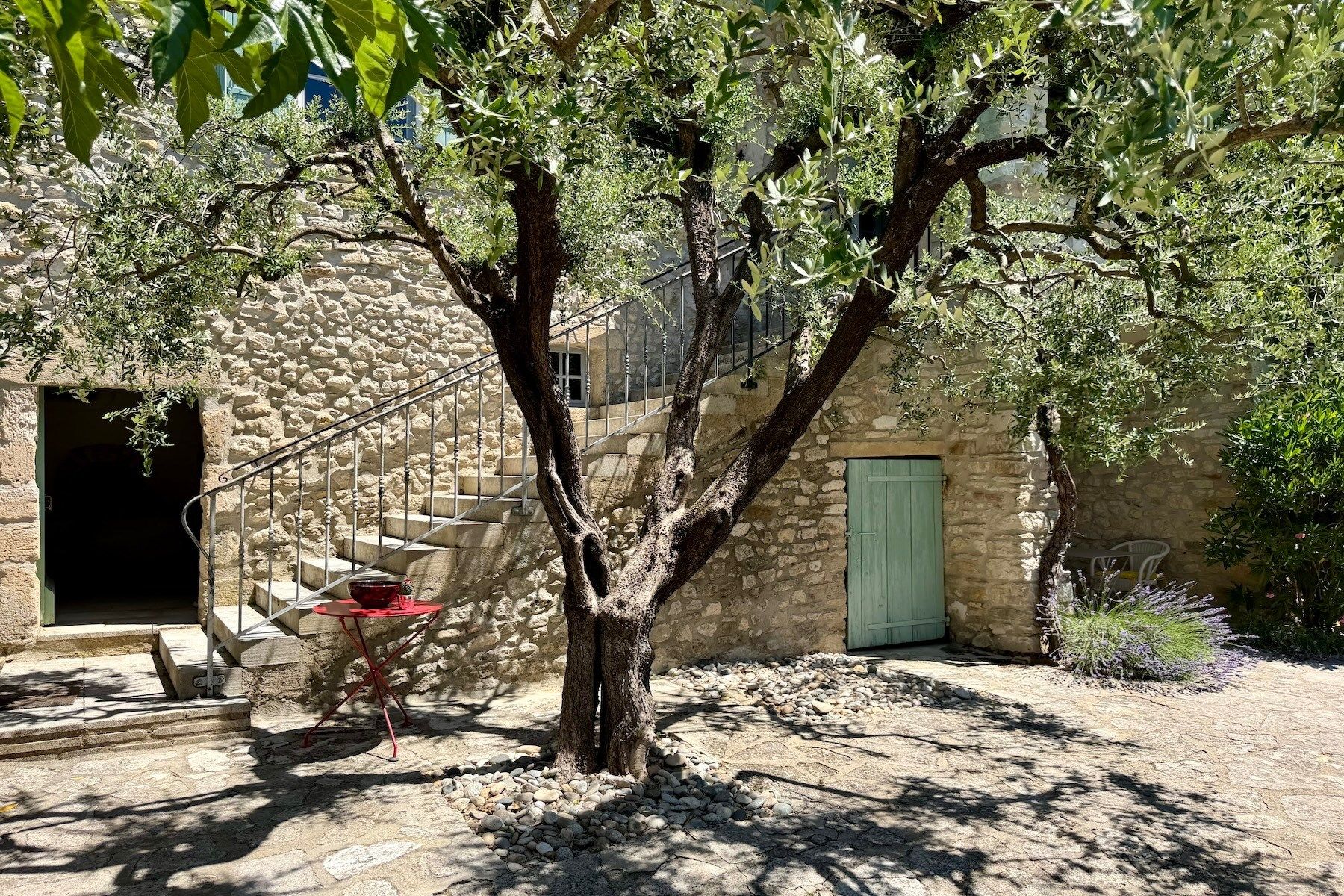 luxury house 9 Rooms for sale on UZES (30700)