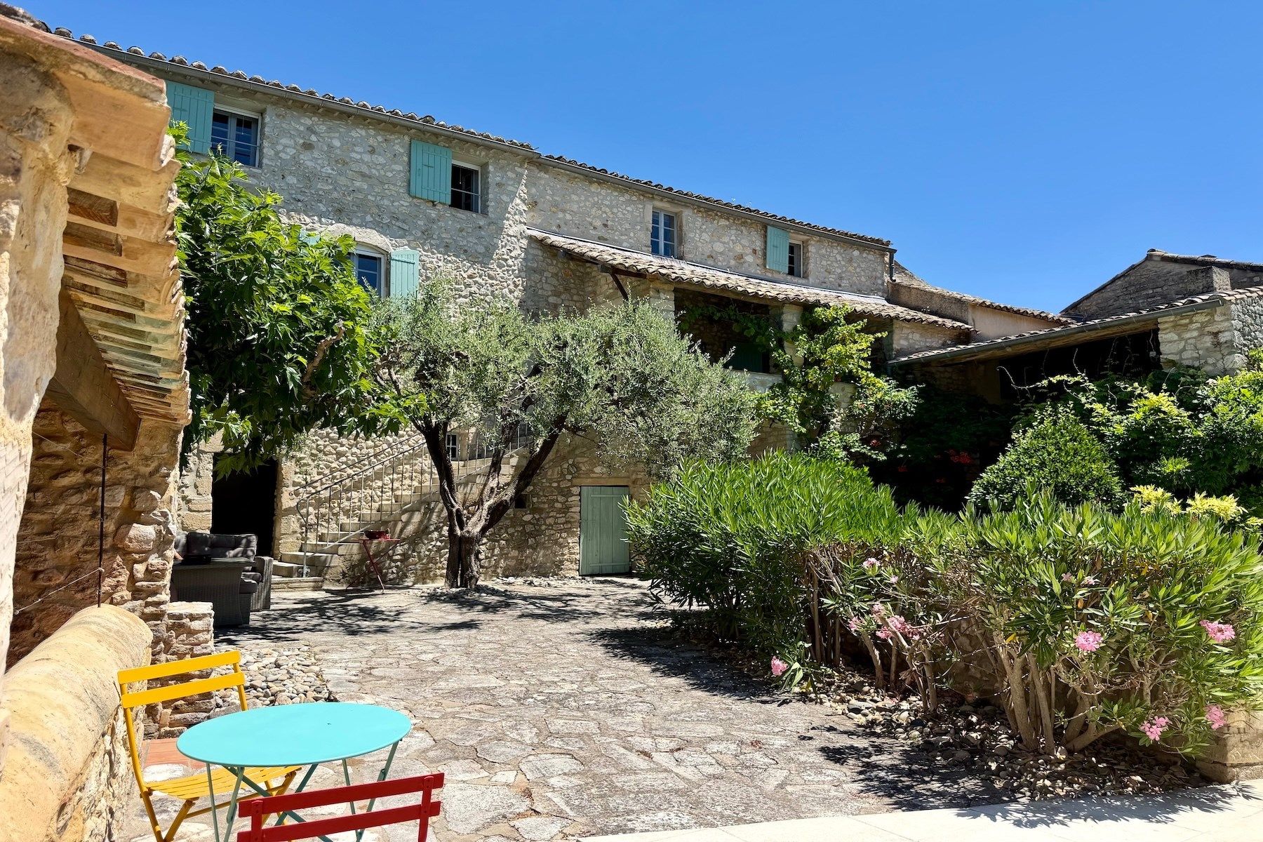 luxury house 9 Rooms for sale on UZES (30700)