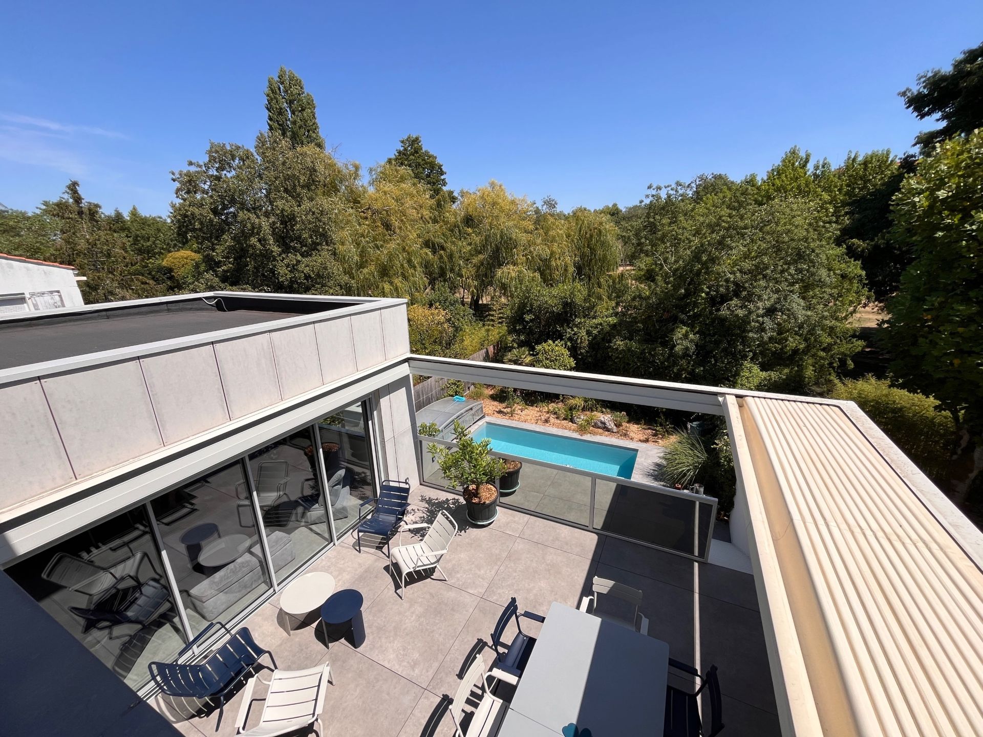 luxury house 6 Rooms for sale on LA ROCHELLE (17000)
