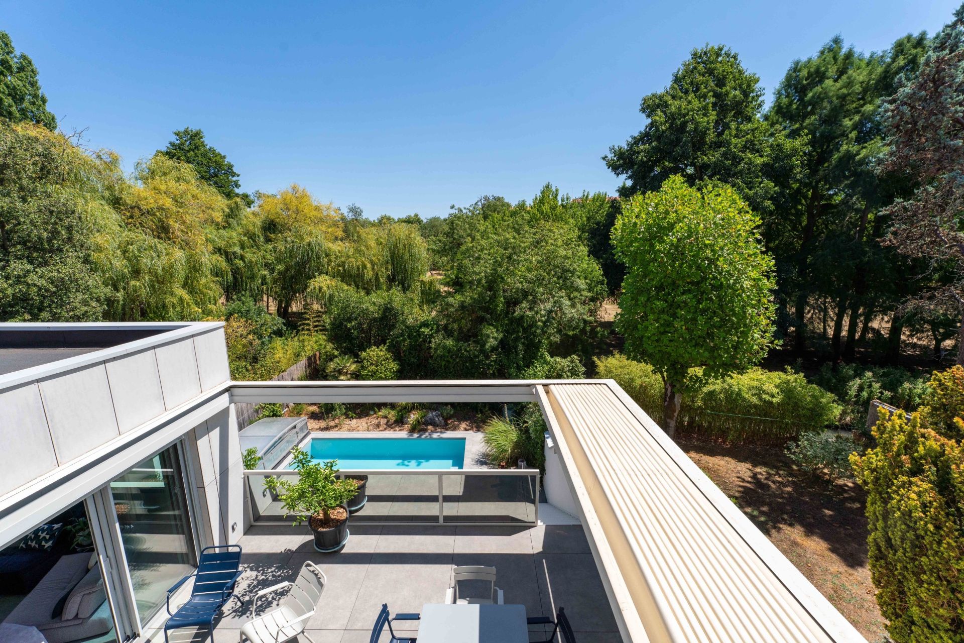 luxury house 6 Rooms for sale on LA ROCHELLE (17000)