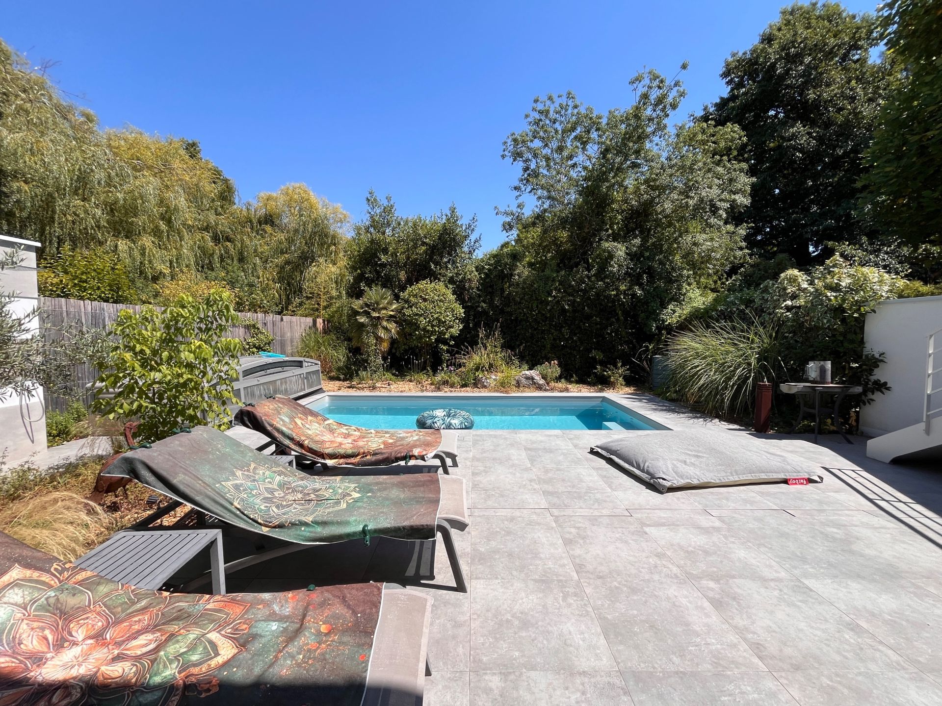 luxury house 6 Rooms for sale on LA ROCHELLE (17000)