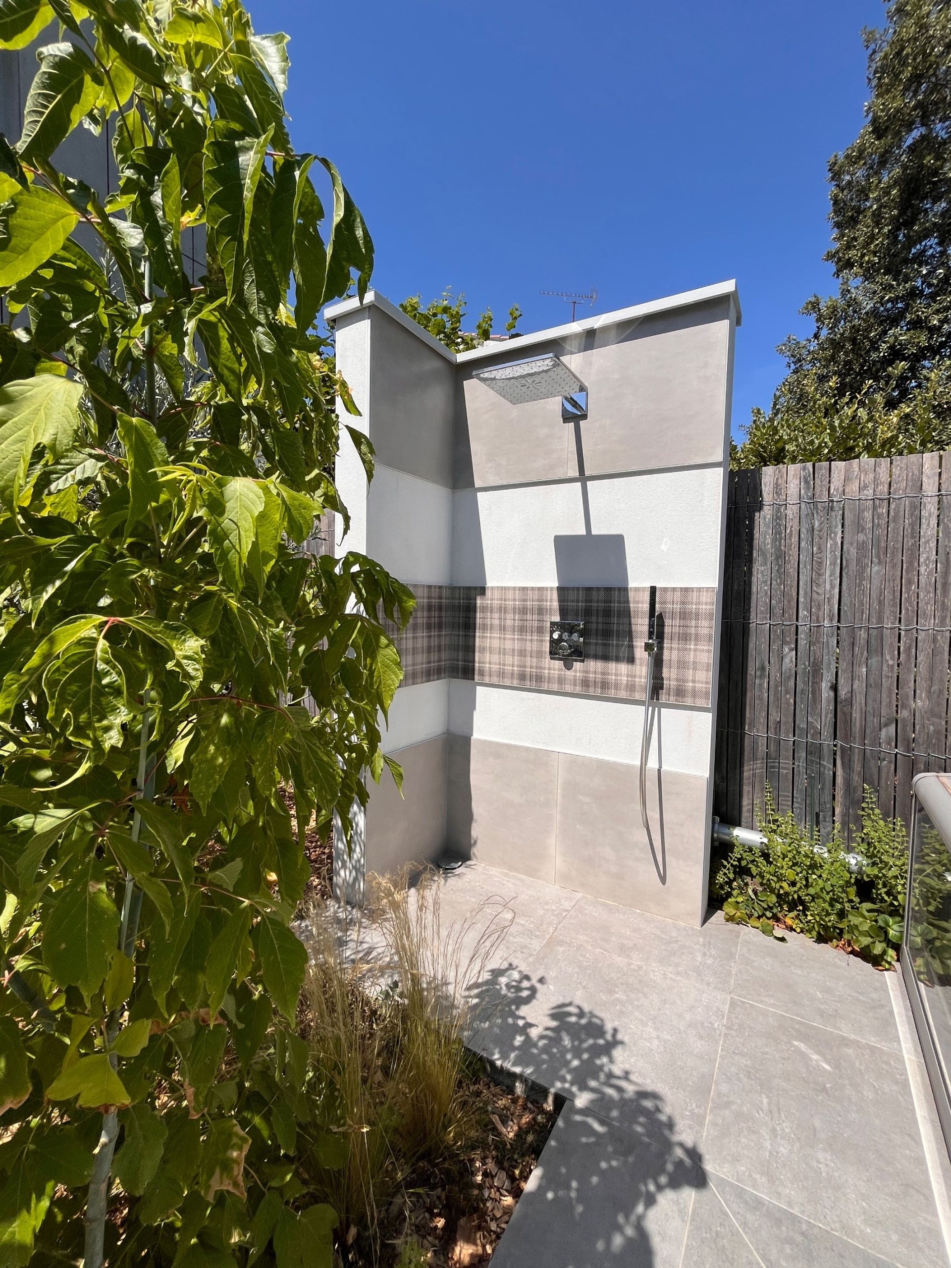 luxury house 6 Rooms for sale on LA ROCHELLE (17000)