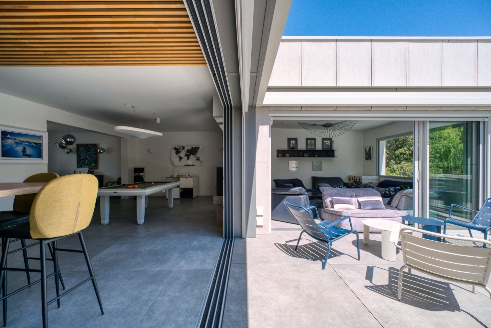 luxury house 6 Rooms for sale on LA ROCHELLE (17000)