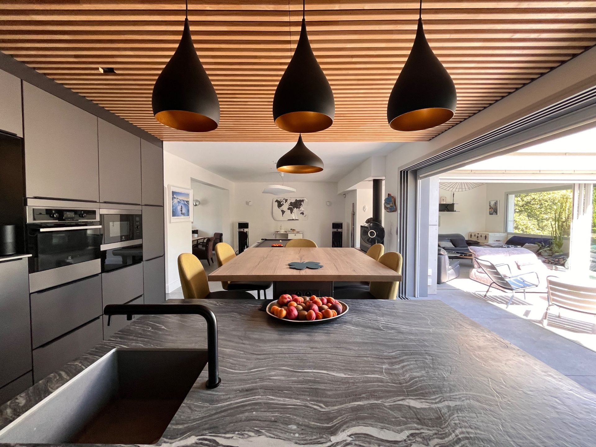 luxury house 6 Rooms for sale on LA ROCHELLE (17000)