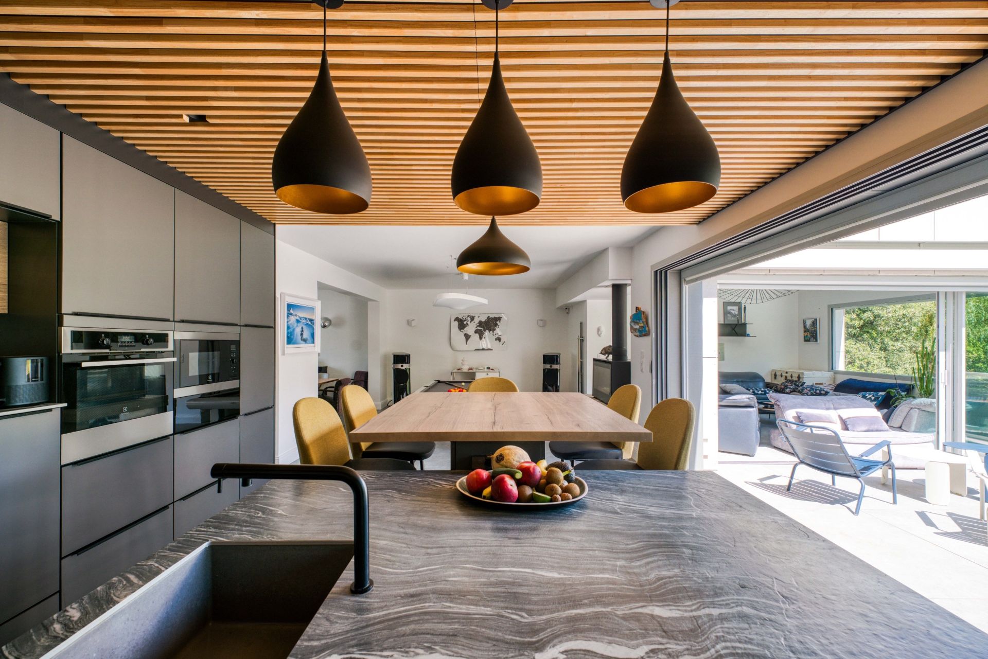 luxury house 6 Rooms for sale on LA ROCHELLE (17000)