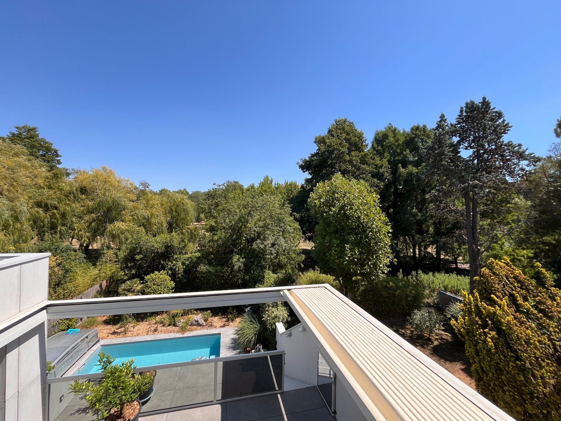 luxury house 6 Rooms for sale on LA ROCHELLE (17000)