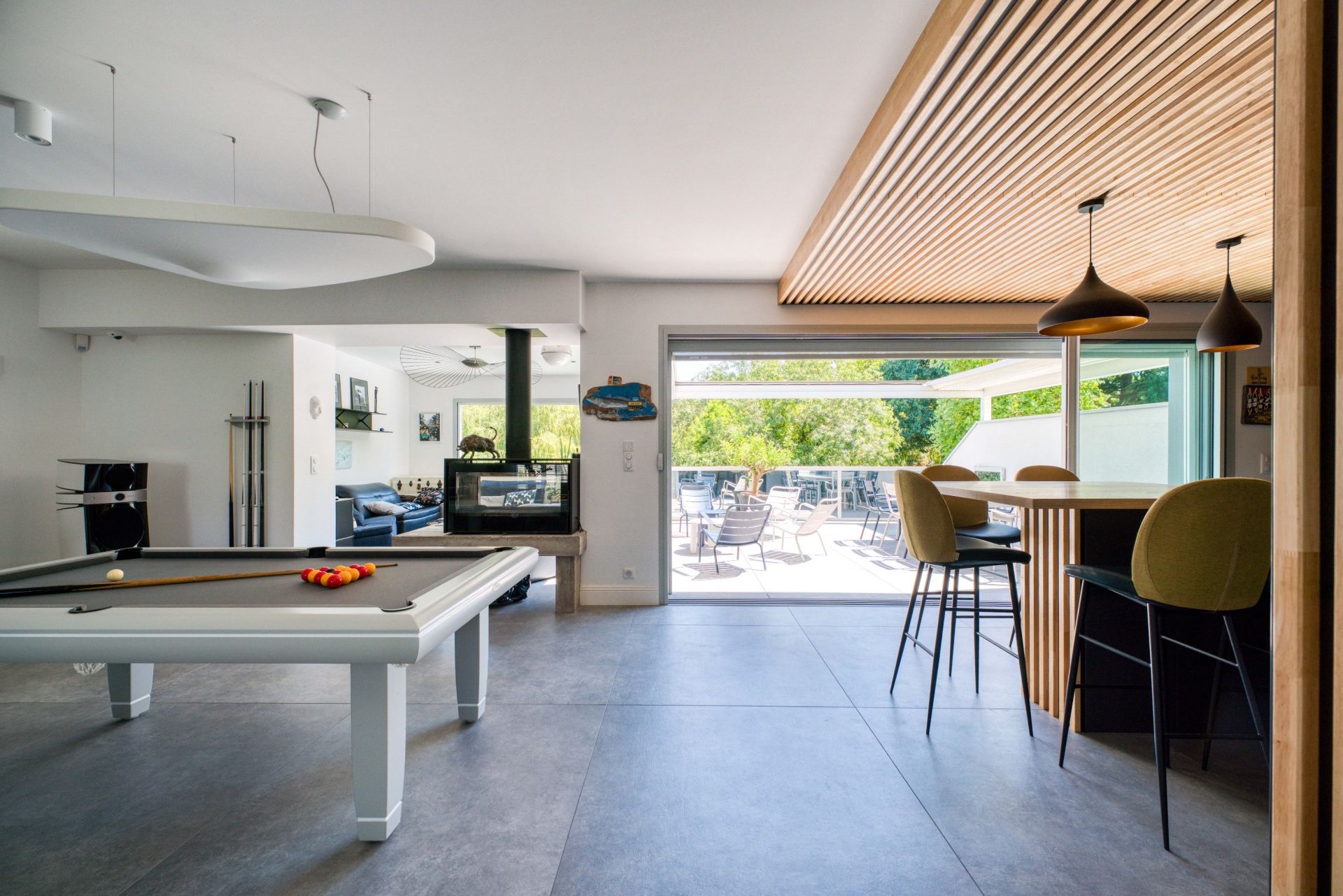 luxury house 6 Rooms for sale on LA ROCHELLE (17000)