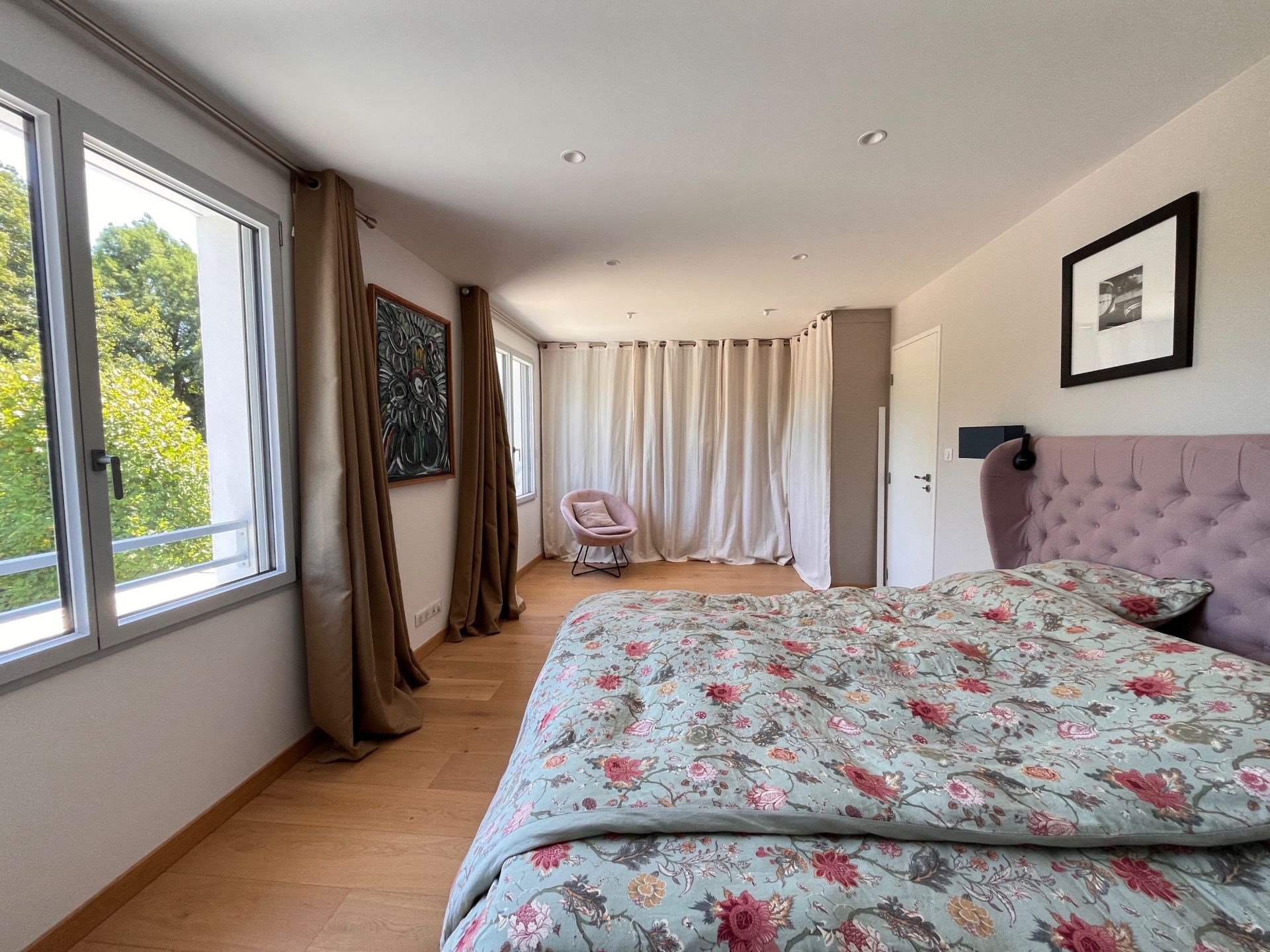luxury house 6 Rooms for sale on LA ROCHELLE (17000)