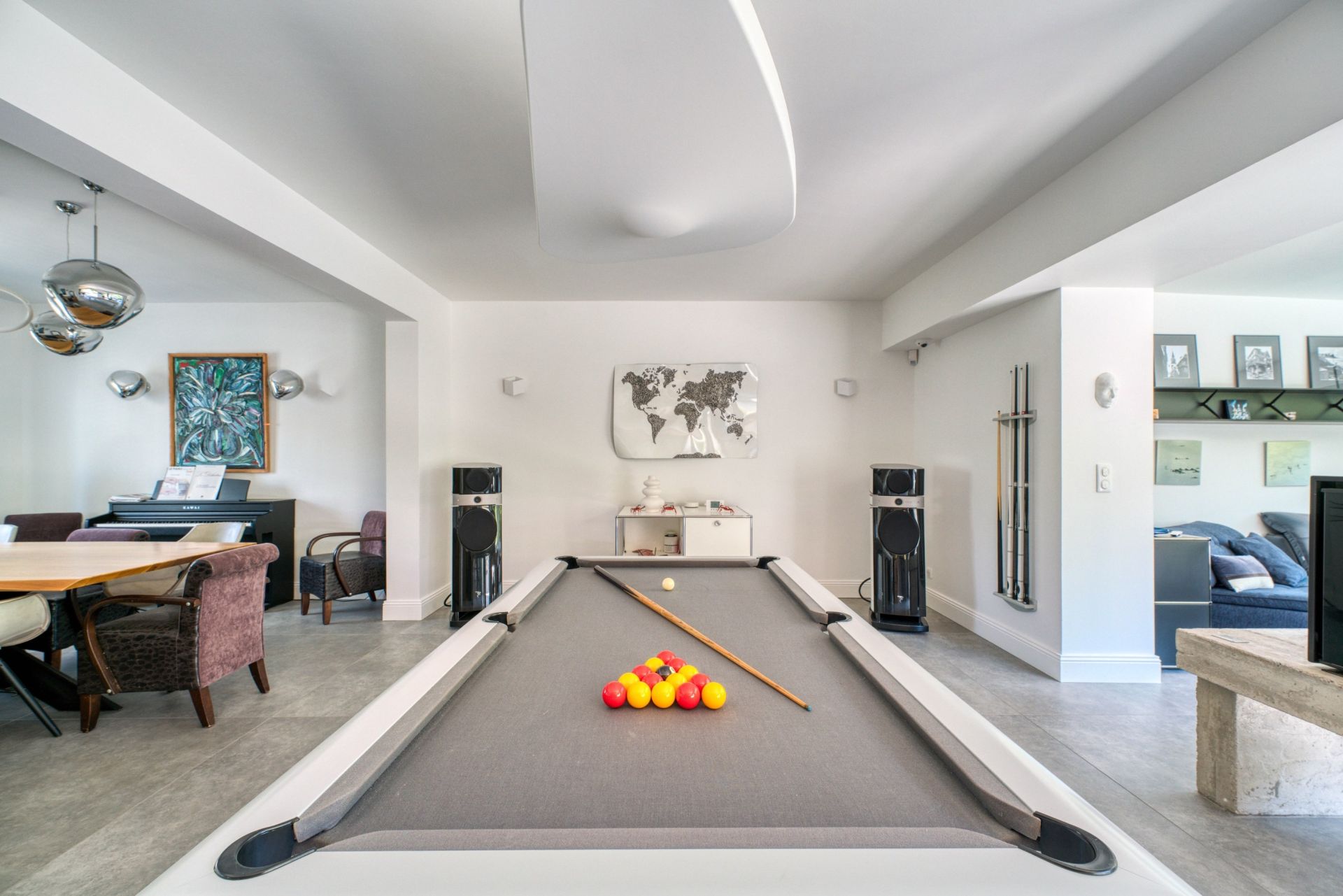 luxury house 6 Rooms for sale on LA ROCHELLE (17000)