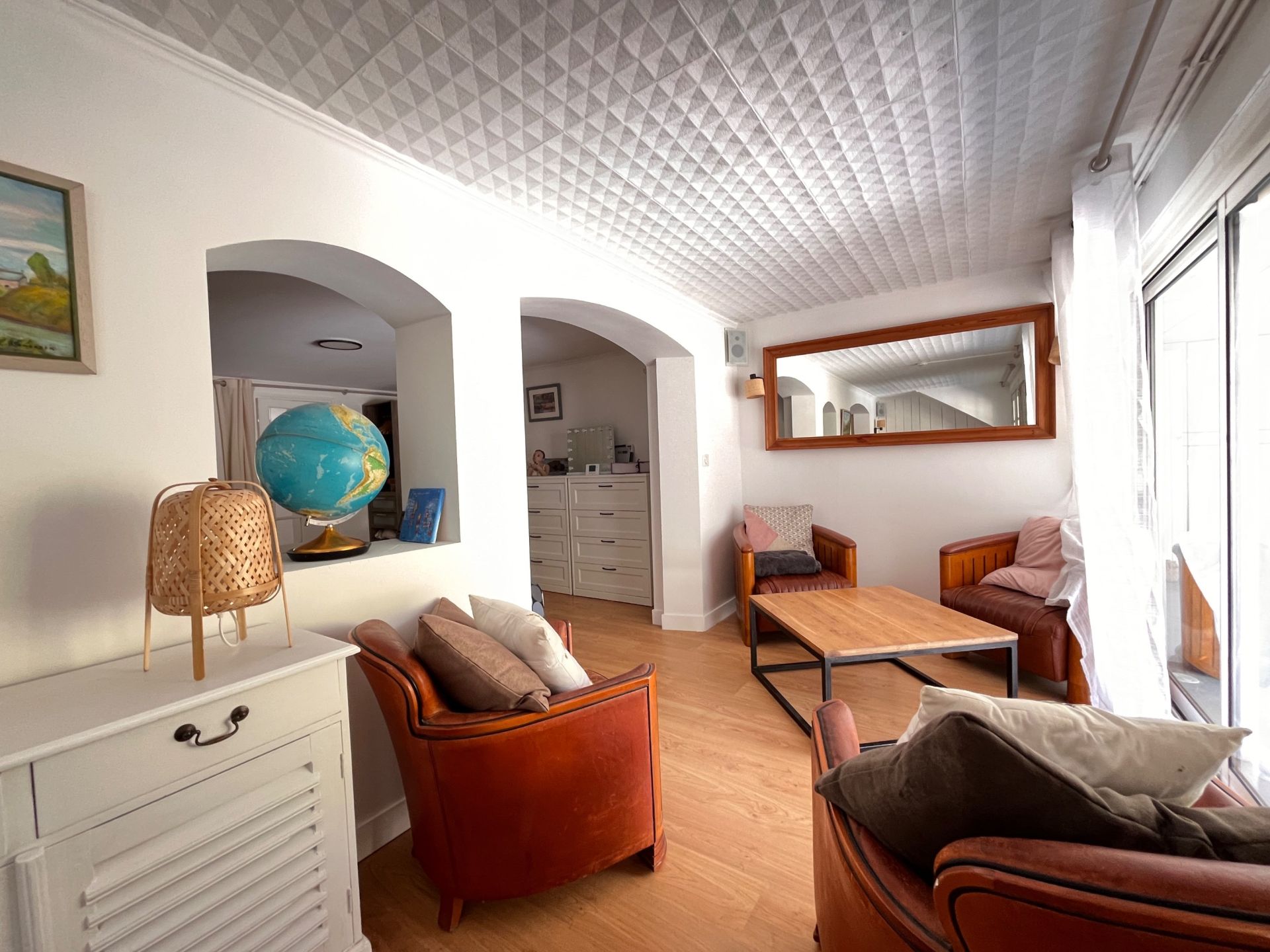 luxury house 6 Rooms for sale on LA ROCHELLE (17000)