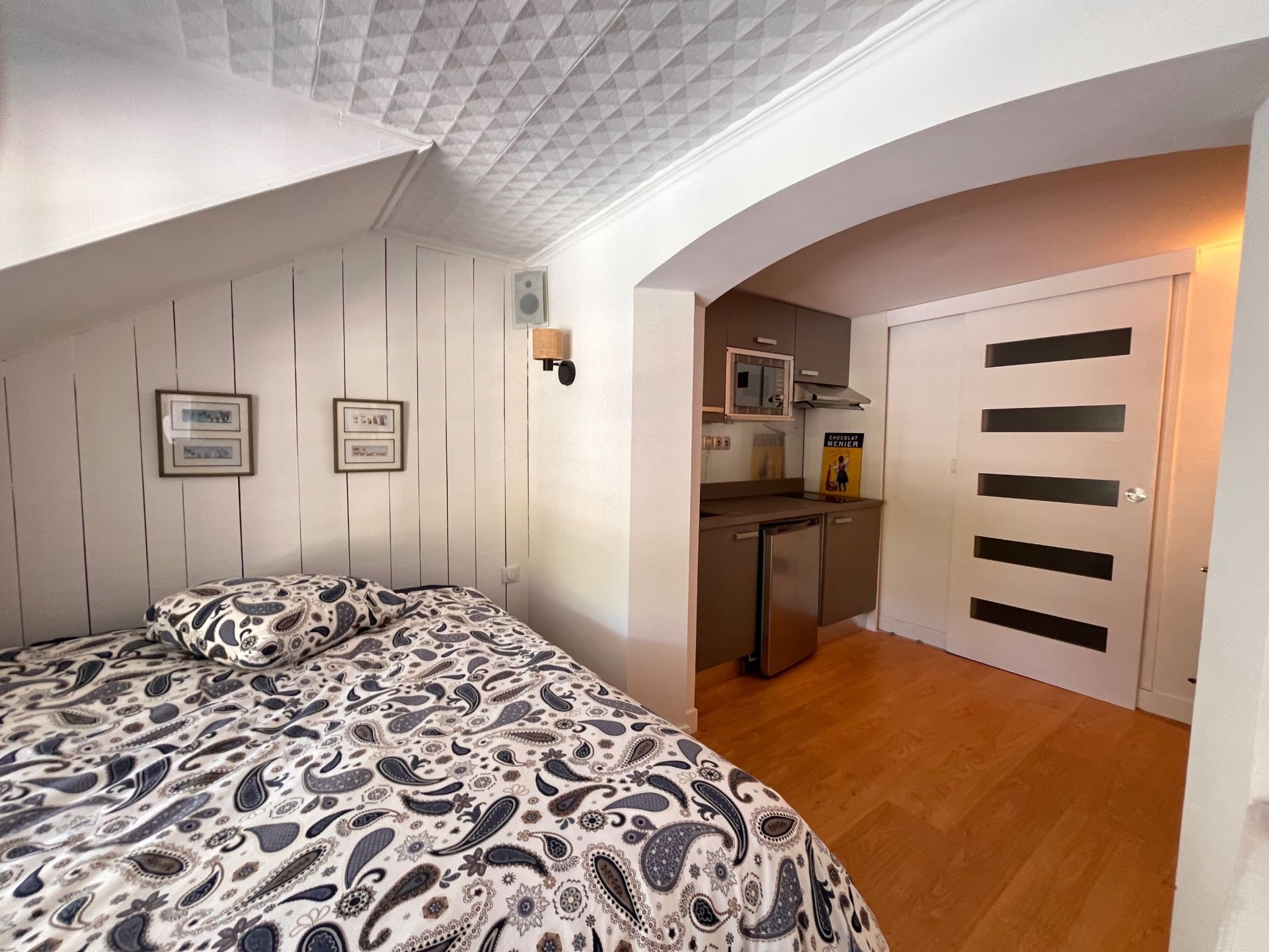 luxury house 6 Rooms for sale on LA ROCHELLE (17000)
