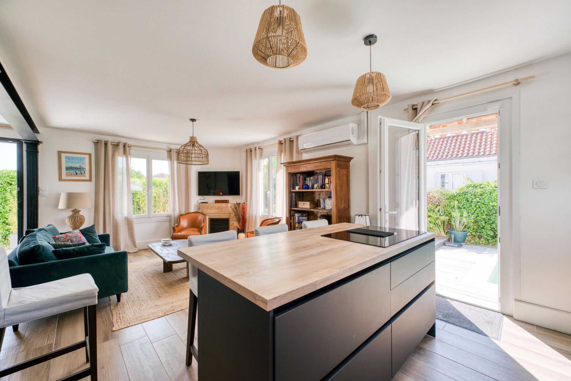 luxury house 4 Rooms for sale on ROYAN (17200)