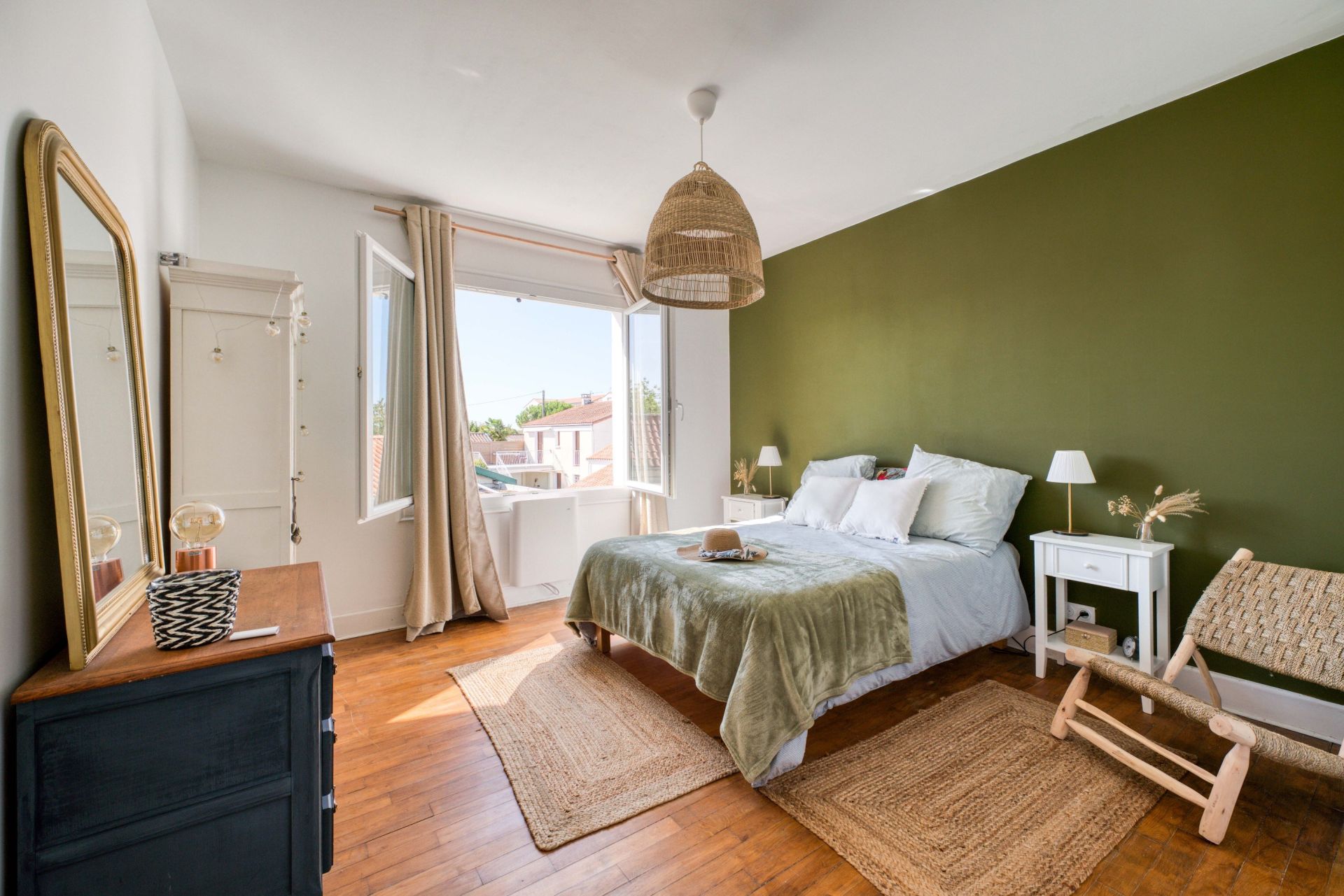 luxury house 4 Rooms for sale on ROYAN (17200)