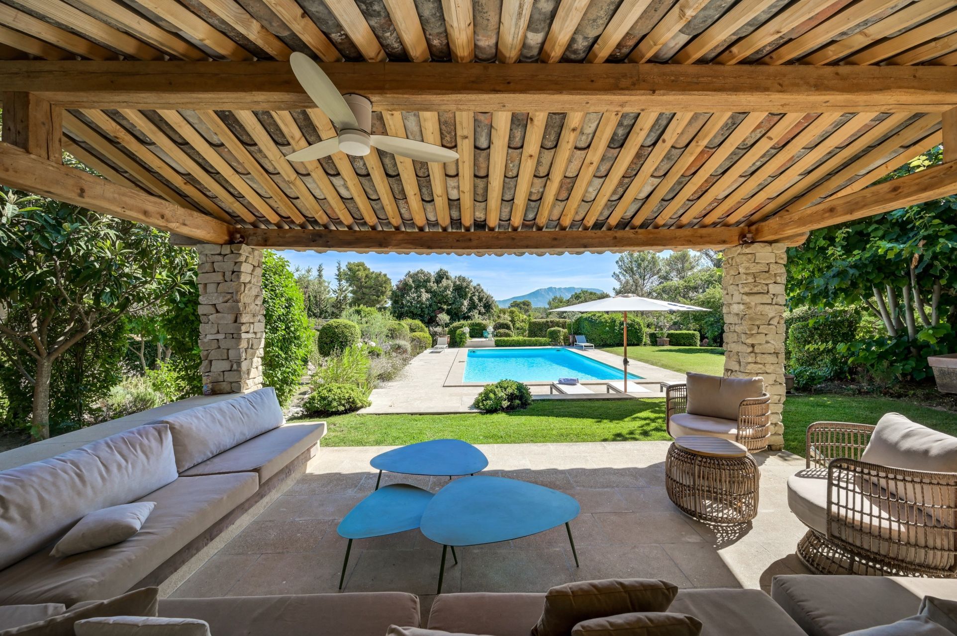 luxury house 7 Rooms for rent on AIX EN PROVENCE (13100)