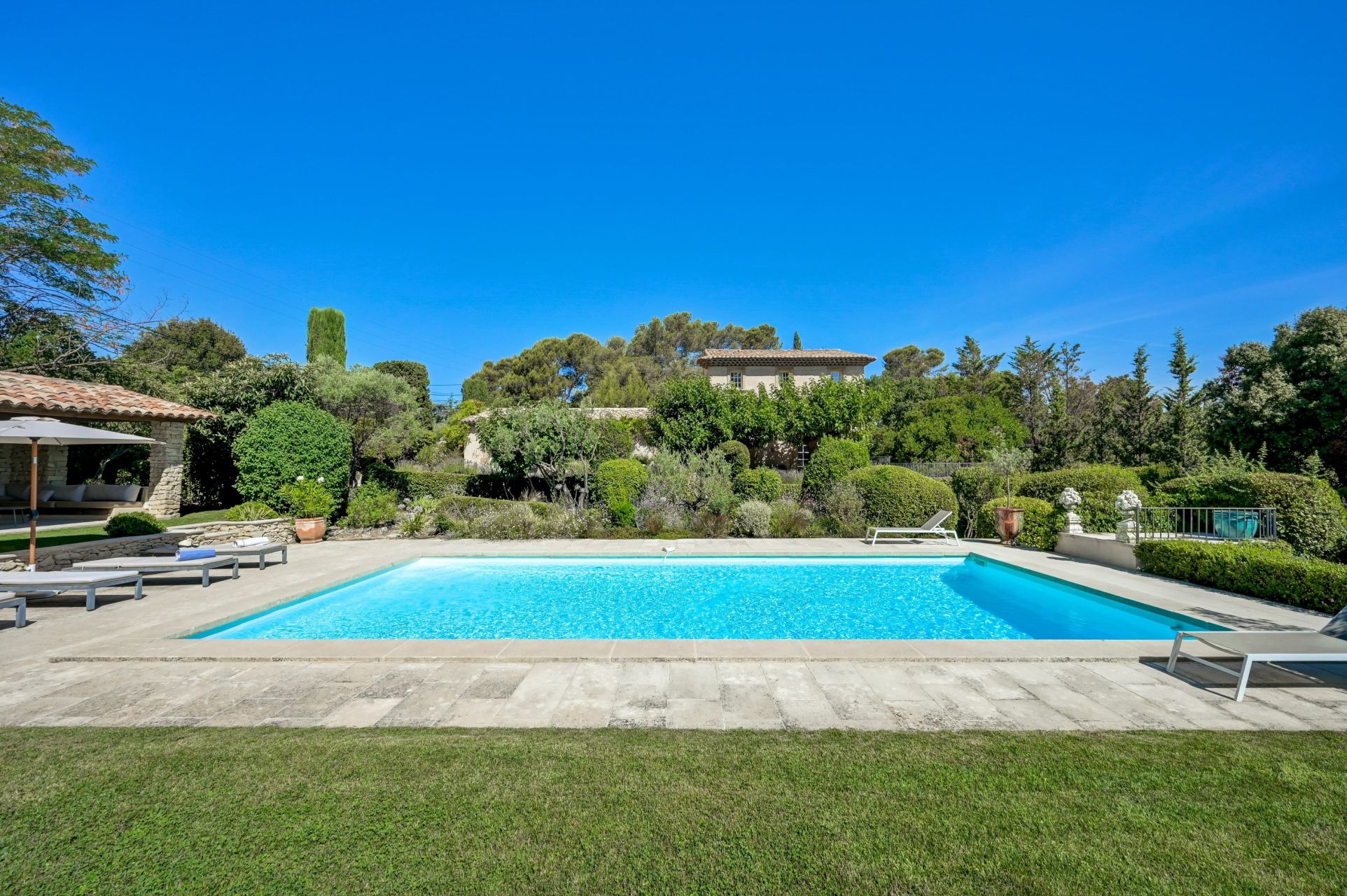 luxury house 7 Rooms for rent on AIX EN PROVENCE (13100)