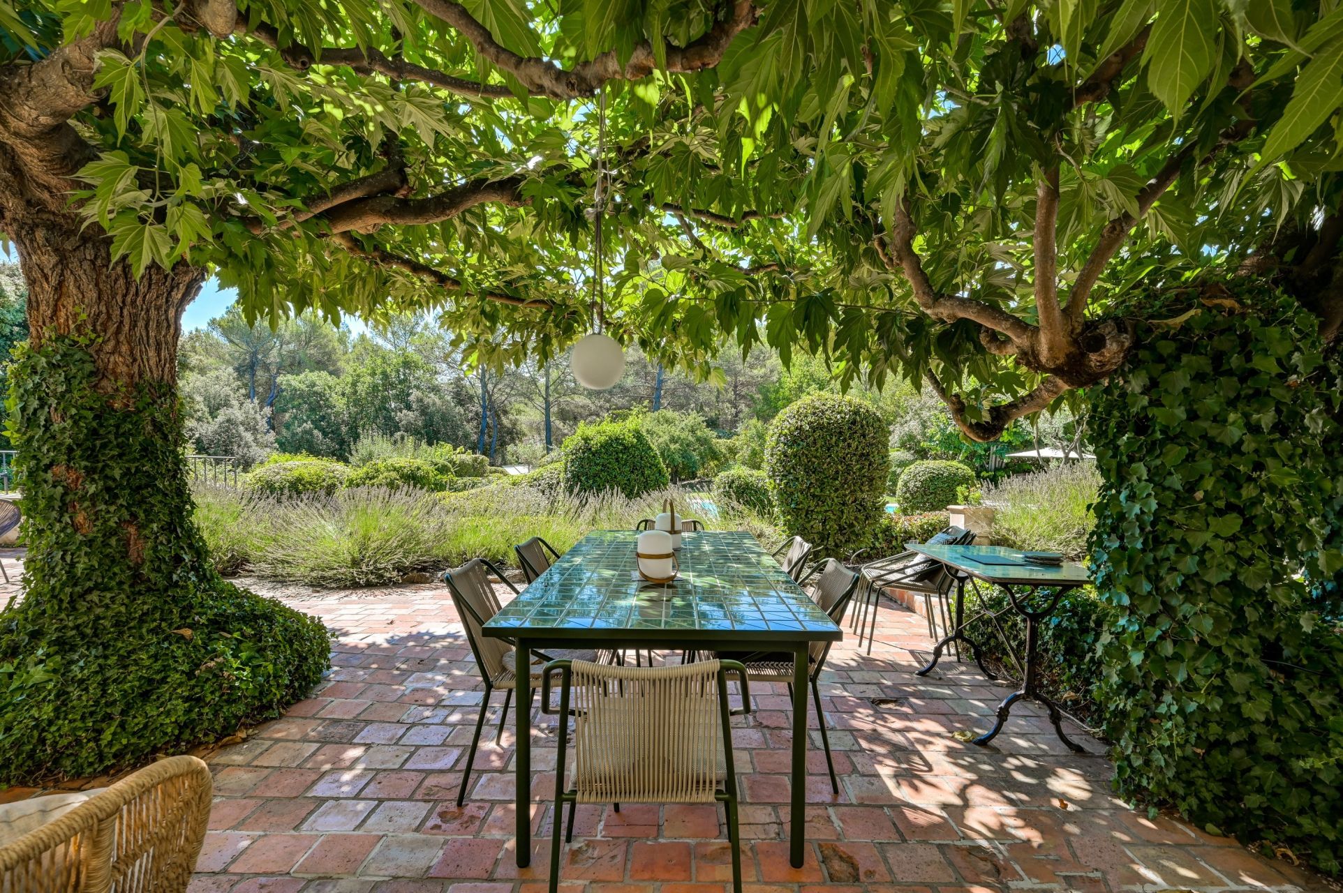 luxury house 7 Rooms for rent on AIX EN PROVENCE (13100)