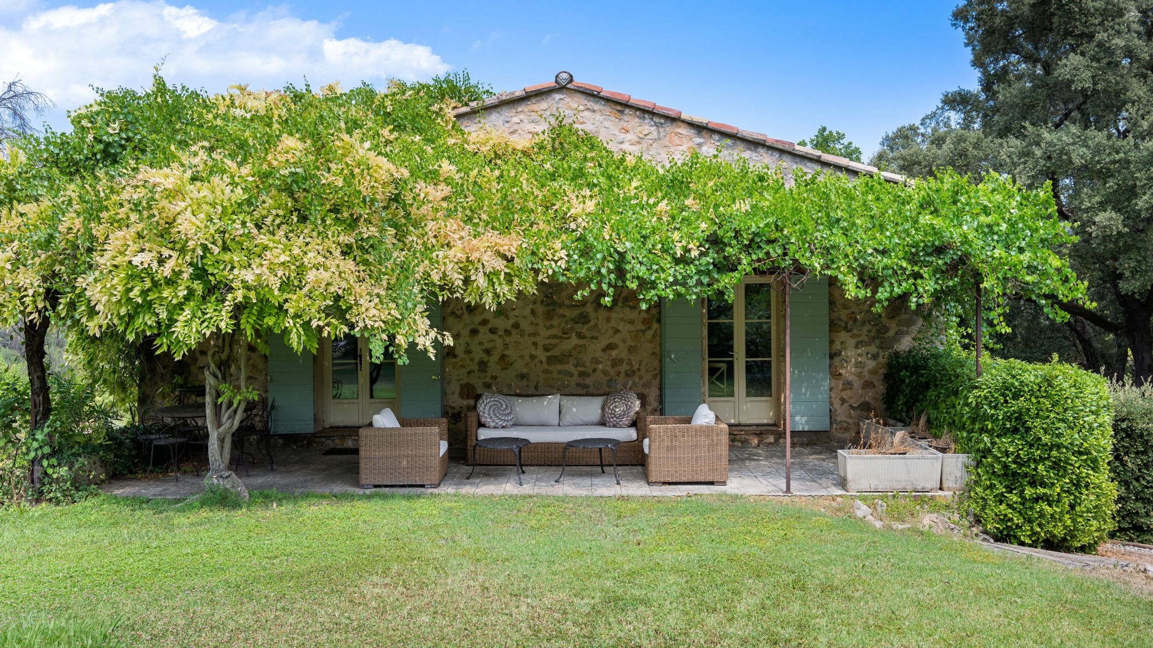 luxury provencale house 6 Rooms for sale on LORGUES (83510)