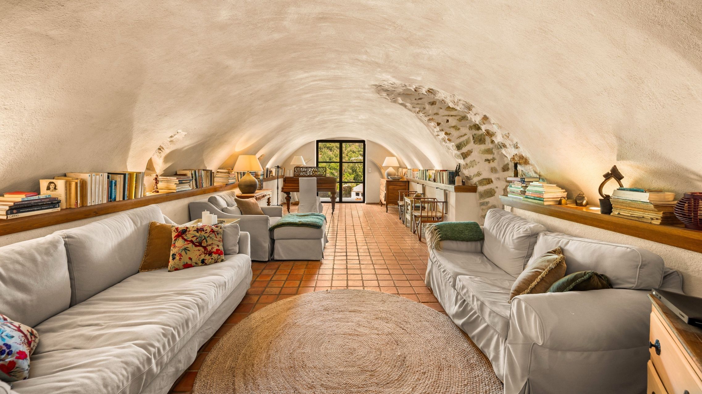 luxury provencale house 6 Rooms for sale on LORGUES (83510)