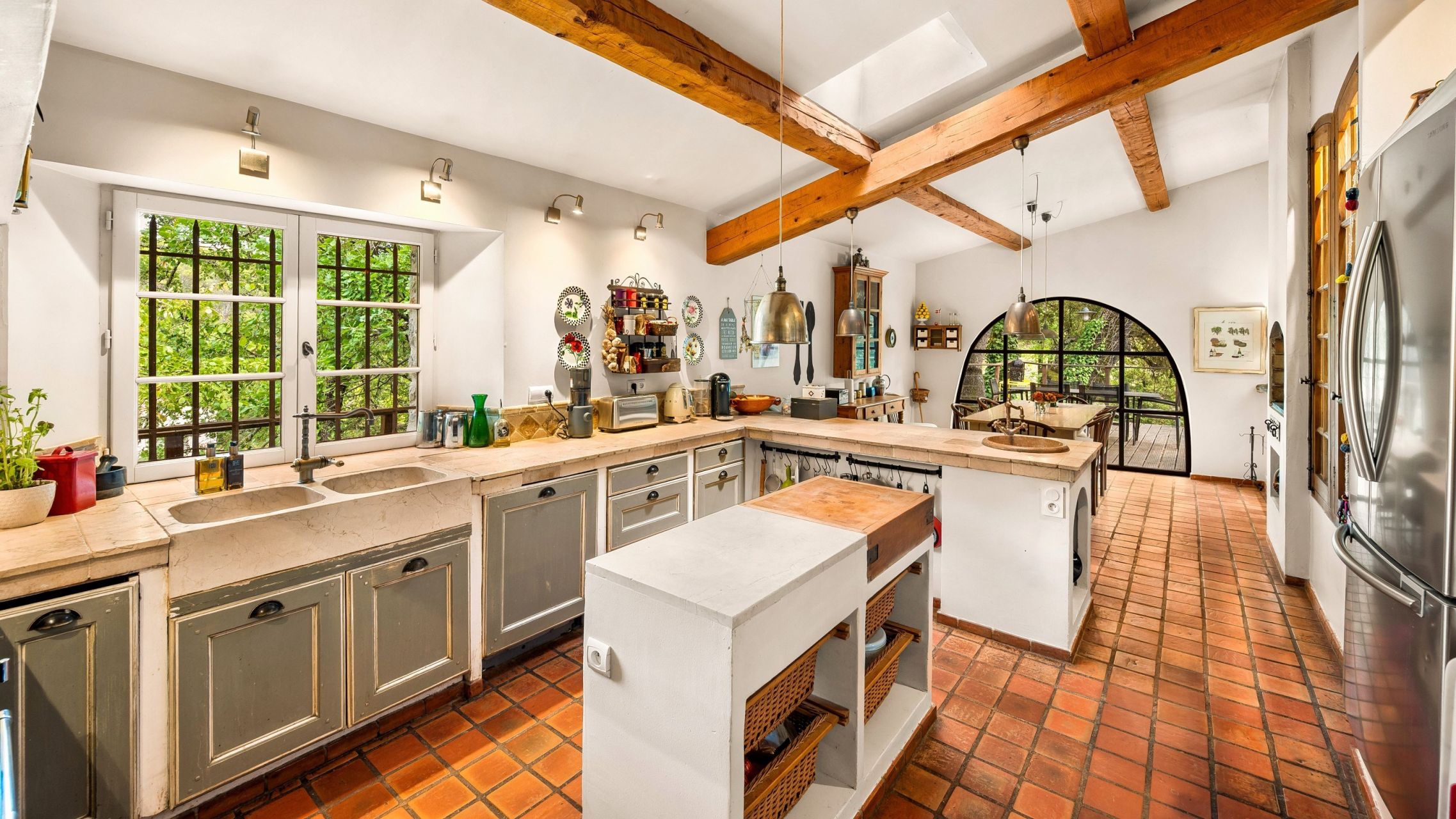 luxury provencale house 6 Rooms for sale on LORGUES (83510)