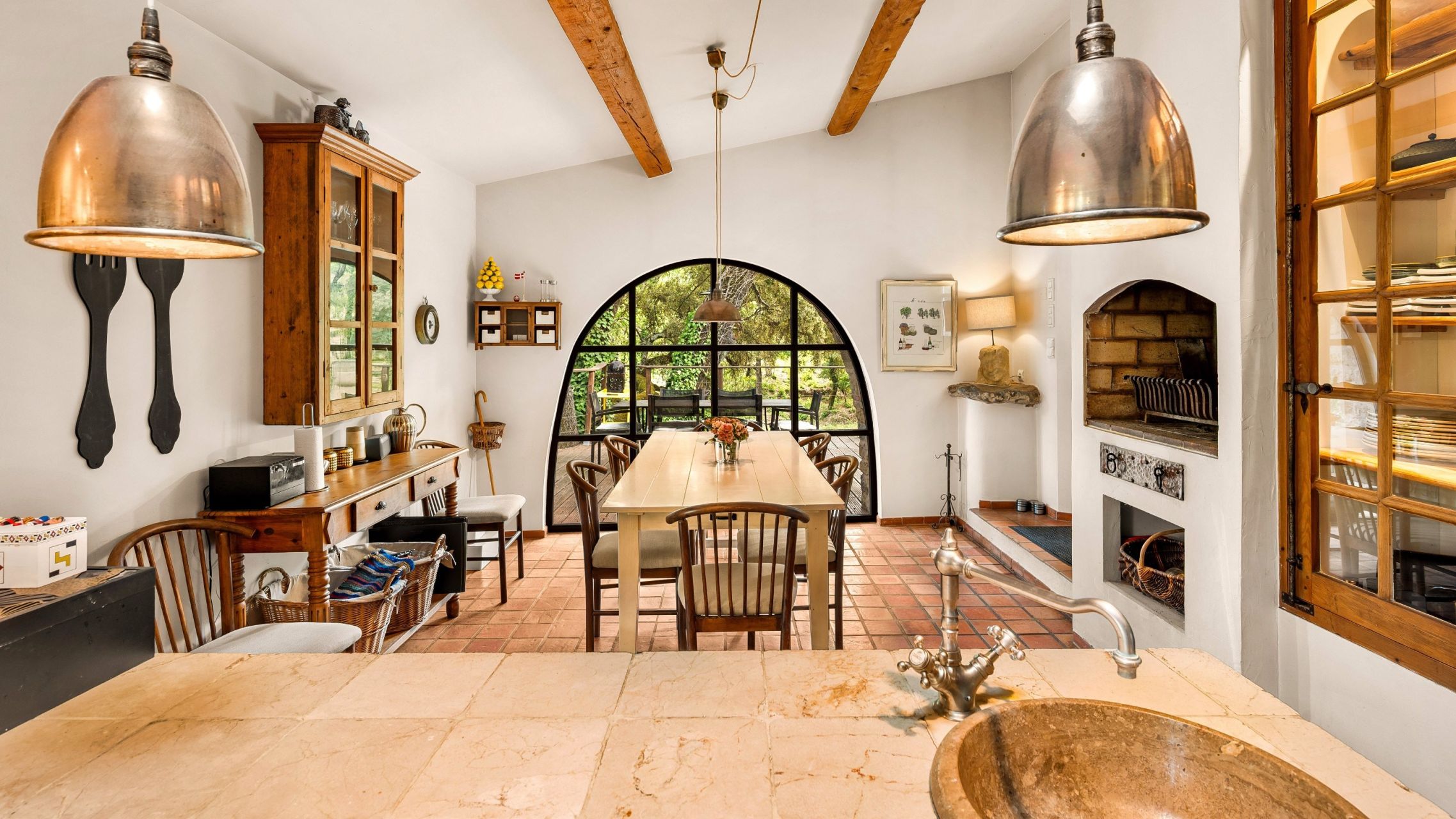 luxury provencale house 6 Rooms for sale on LORGUES (83510)