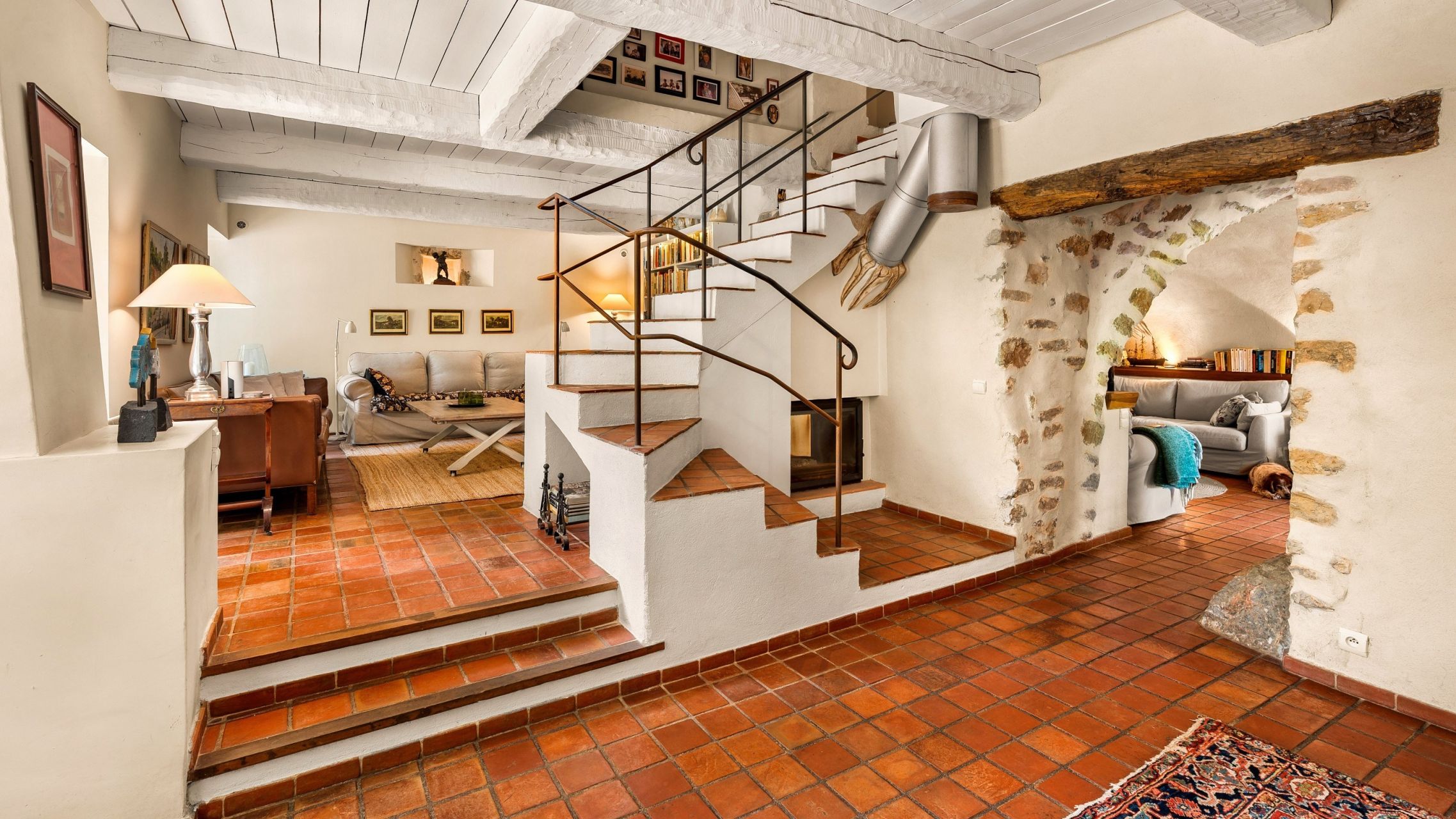 luxury provencale house 6 Rooms for sale on LORGUES (83510)