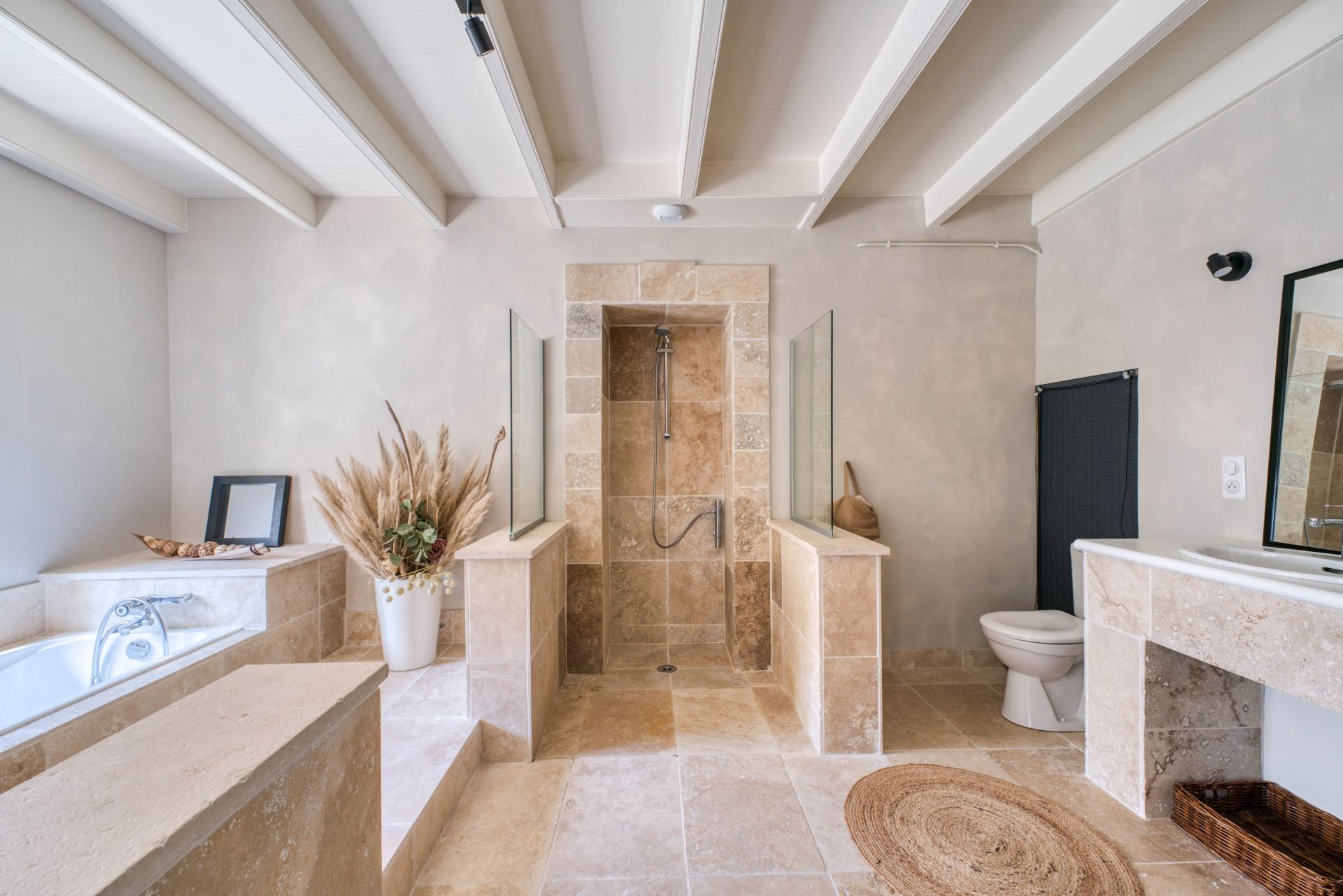 luxury traditional house 6 Rooms for sale on ROYAN (17200)