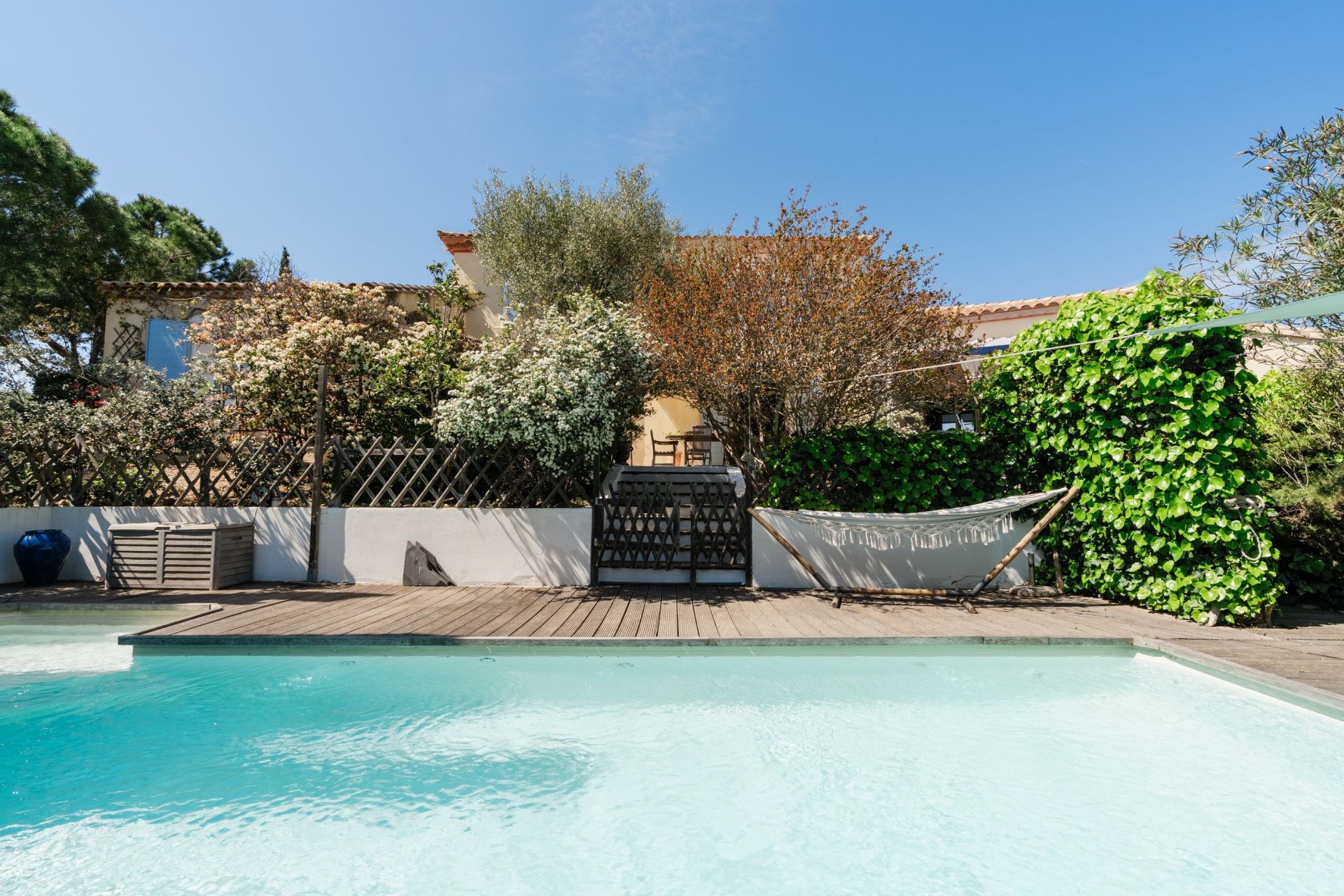 luxury house 8 Rooms for sale on LA PALME (11480)