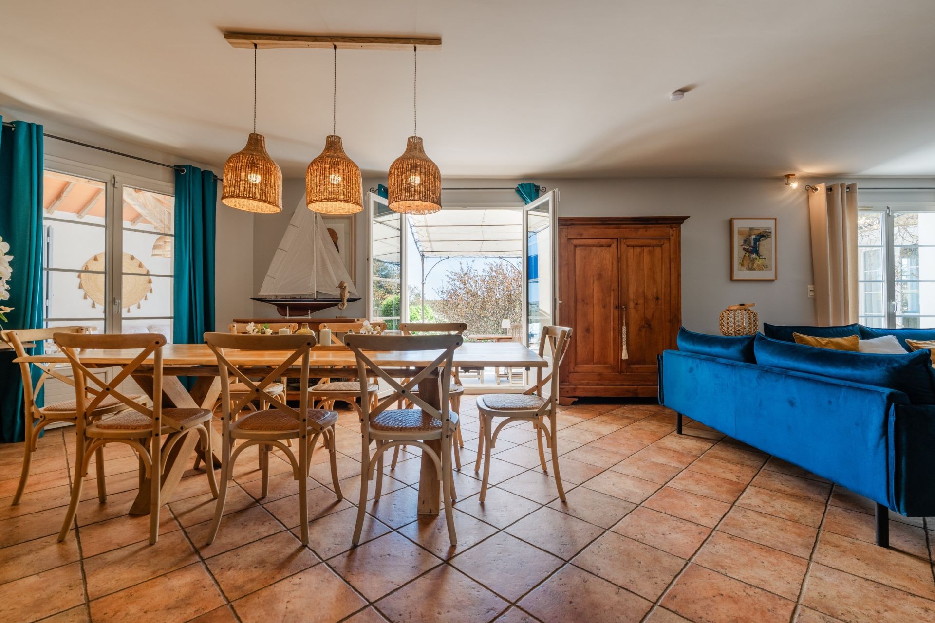 luxury house 8 Rooms for sale on LA PALME (11480)