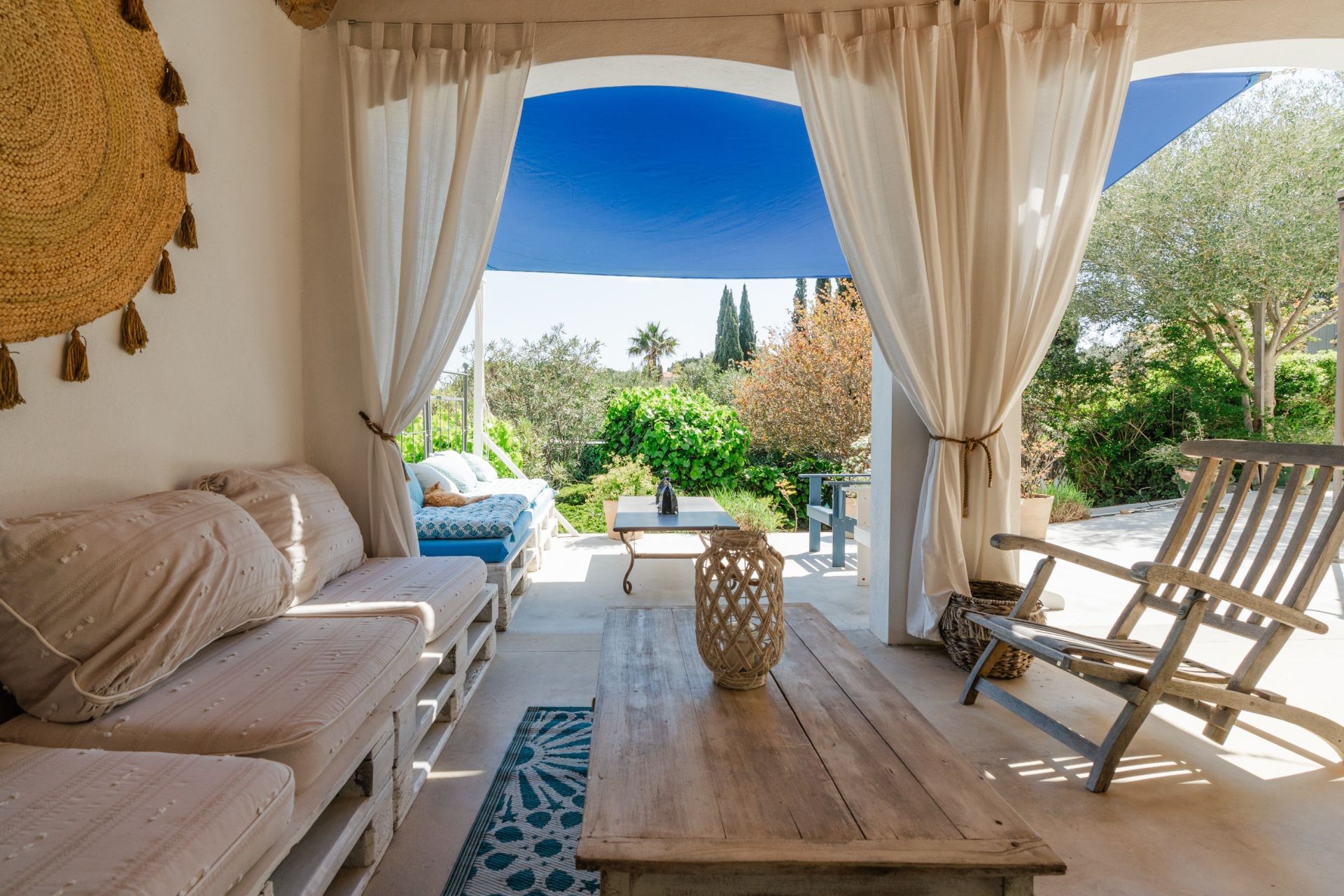 luxury house 8 Rooms for sale on LA PALME (11480)