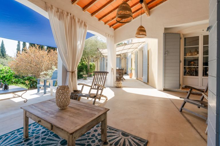 luxury house 8 Rooms for sale on LA PALME (11480)
