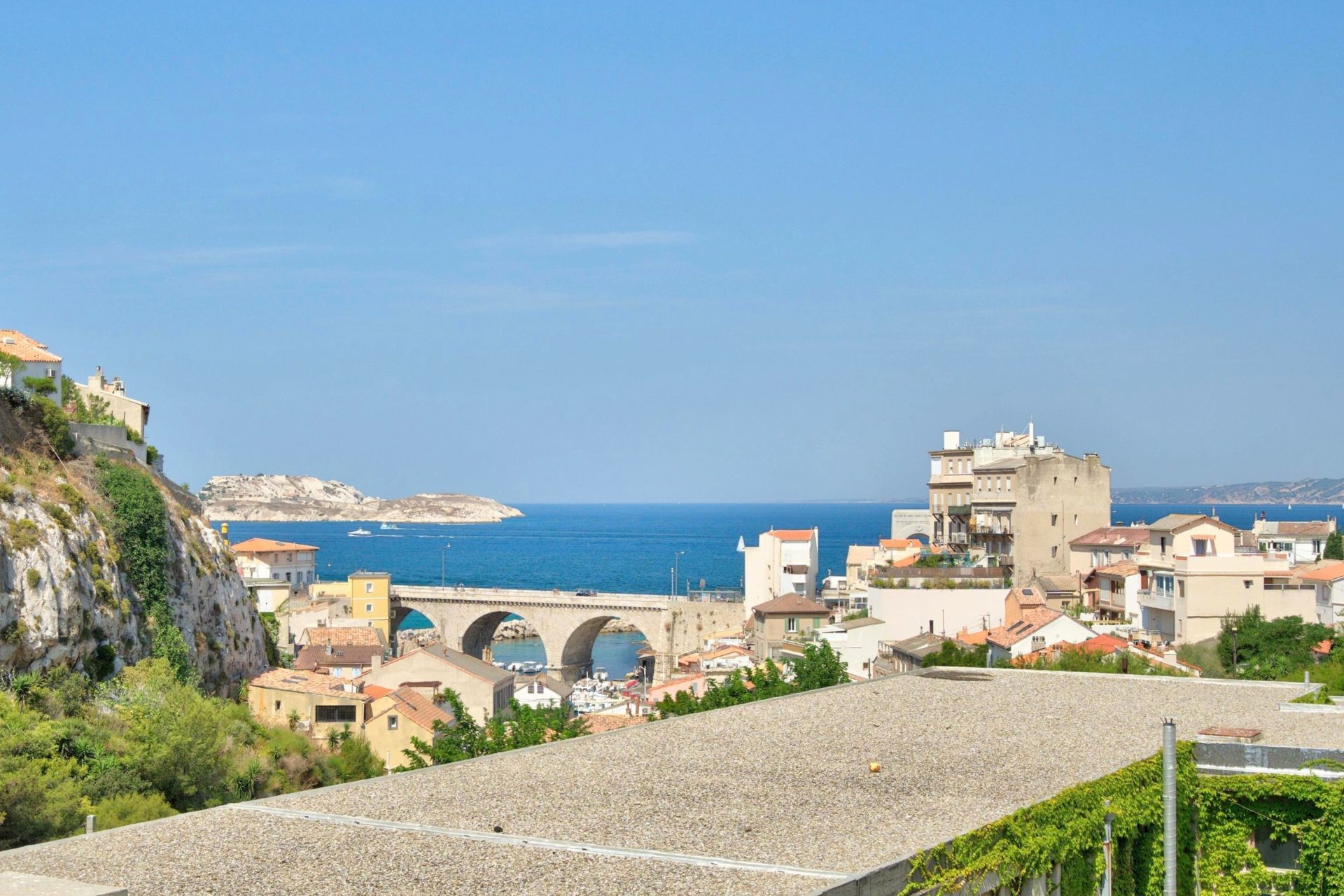 luxury villa 4 Rooms for sale on MARSEILLE (13007)