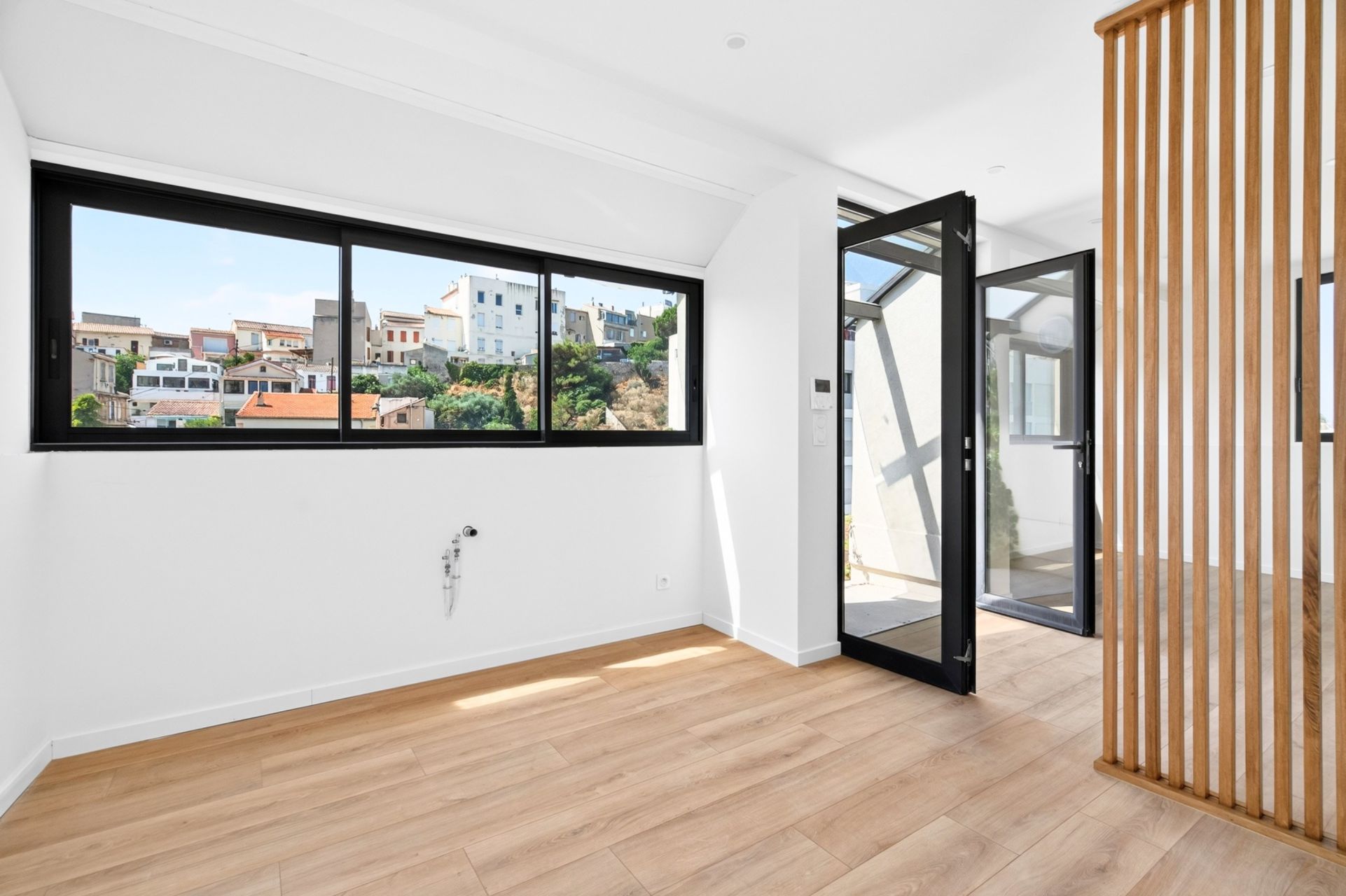 luxury villa 4 Rooms for sale on MARSEILLE (13007)