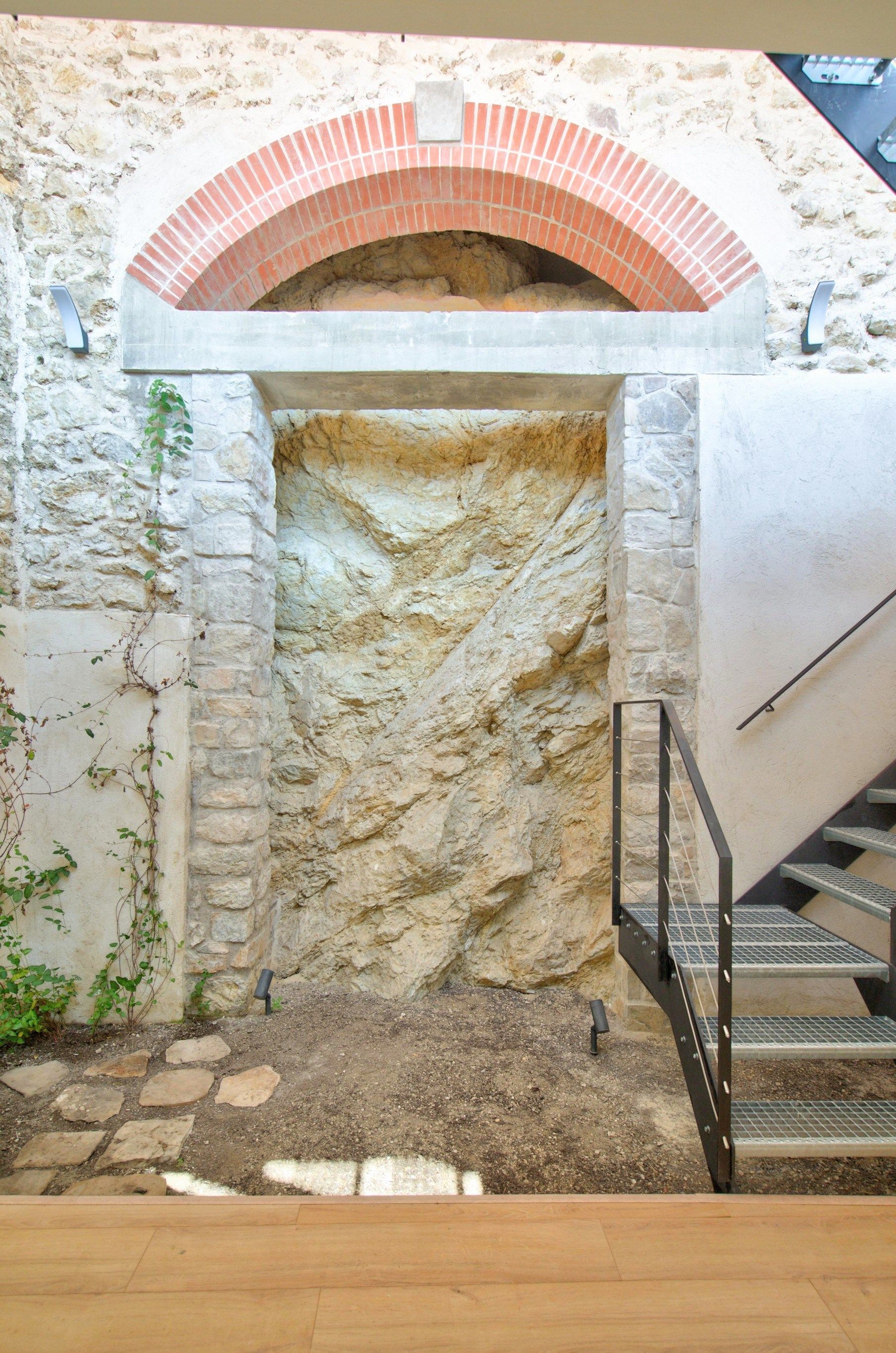 luxury villa 4 Rooms for sale on MARSEILLE (13007)