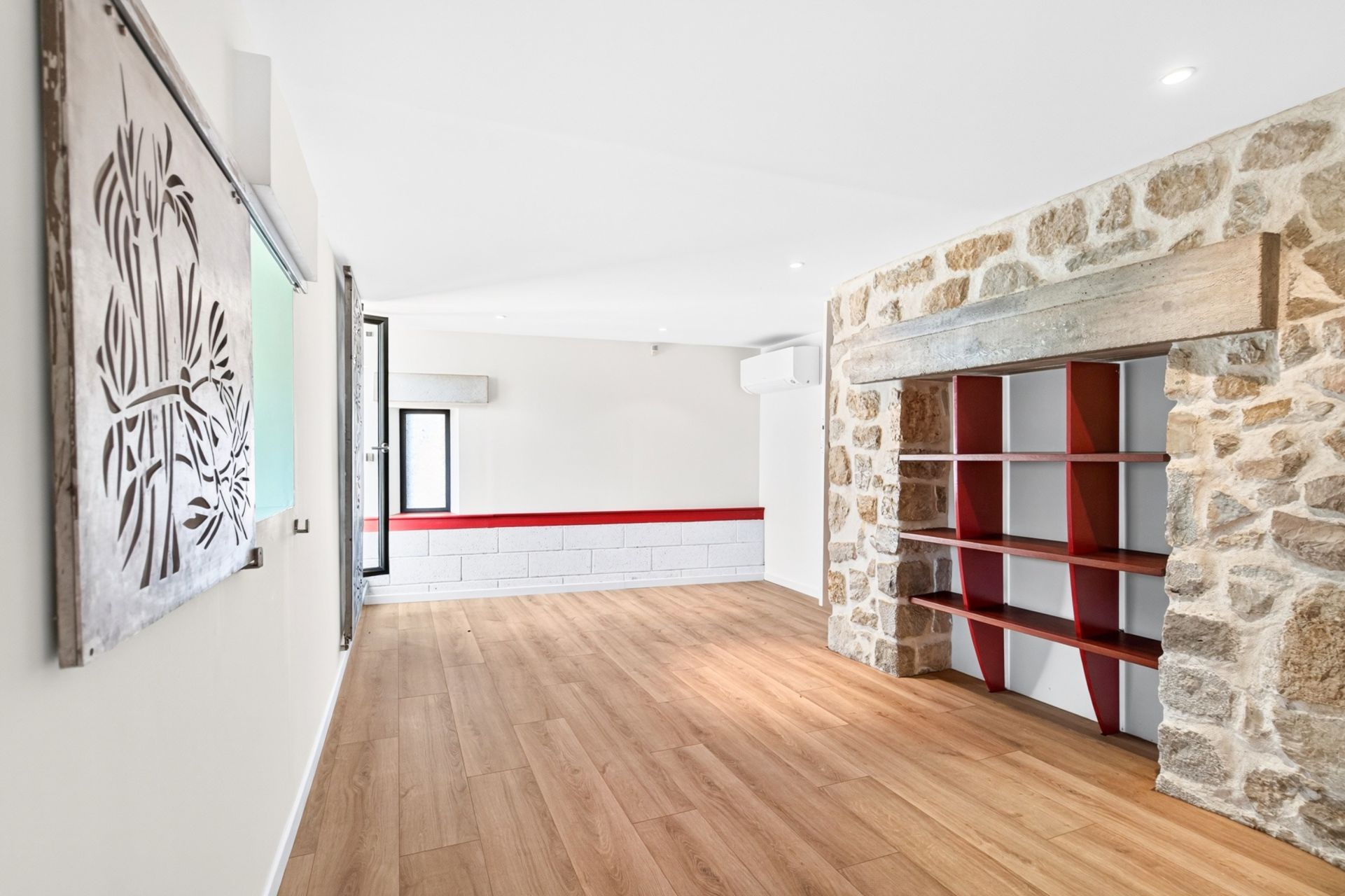 luxury villa 4 Rooms for sale on MARSEILLE (13007)