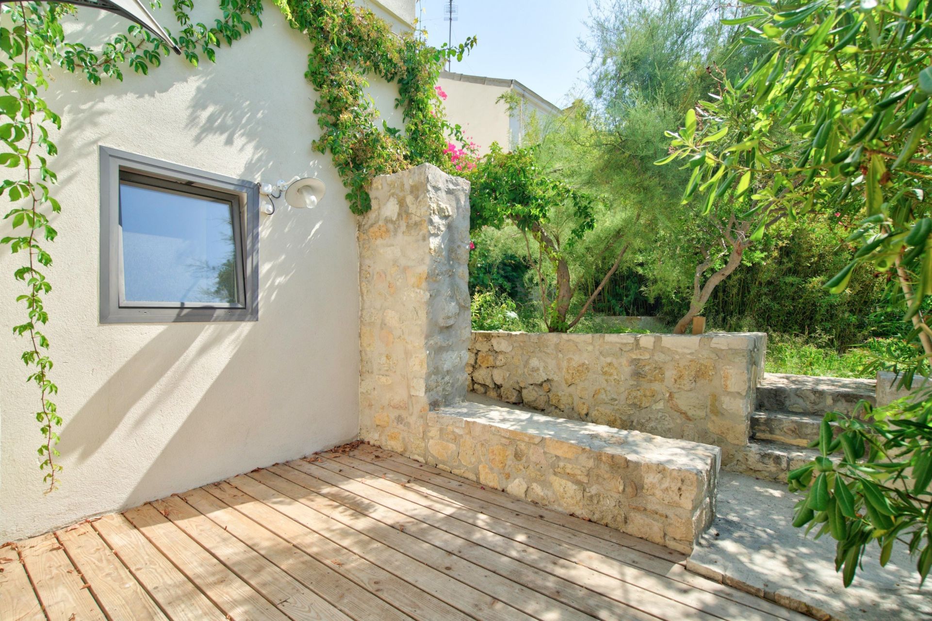 luxury villa 4 Rooms for sale on MARSEILLE (13007)