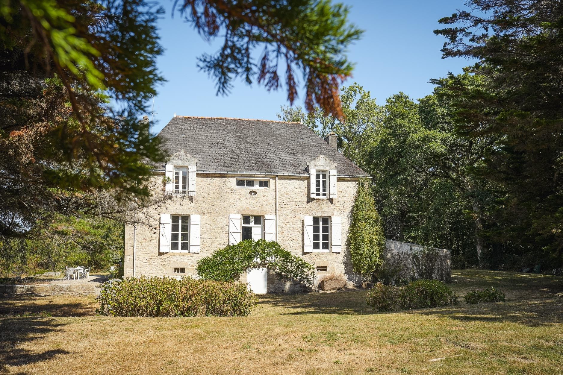 mansion 10 Rooms for sale on SURZUR (56450)