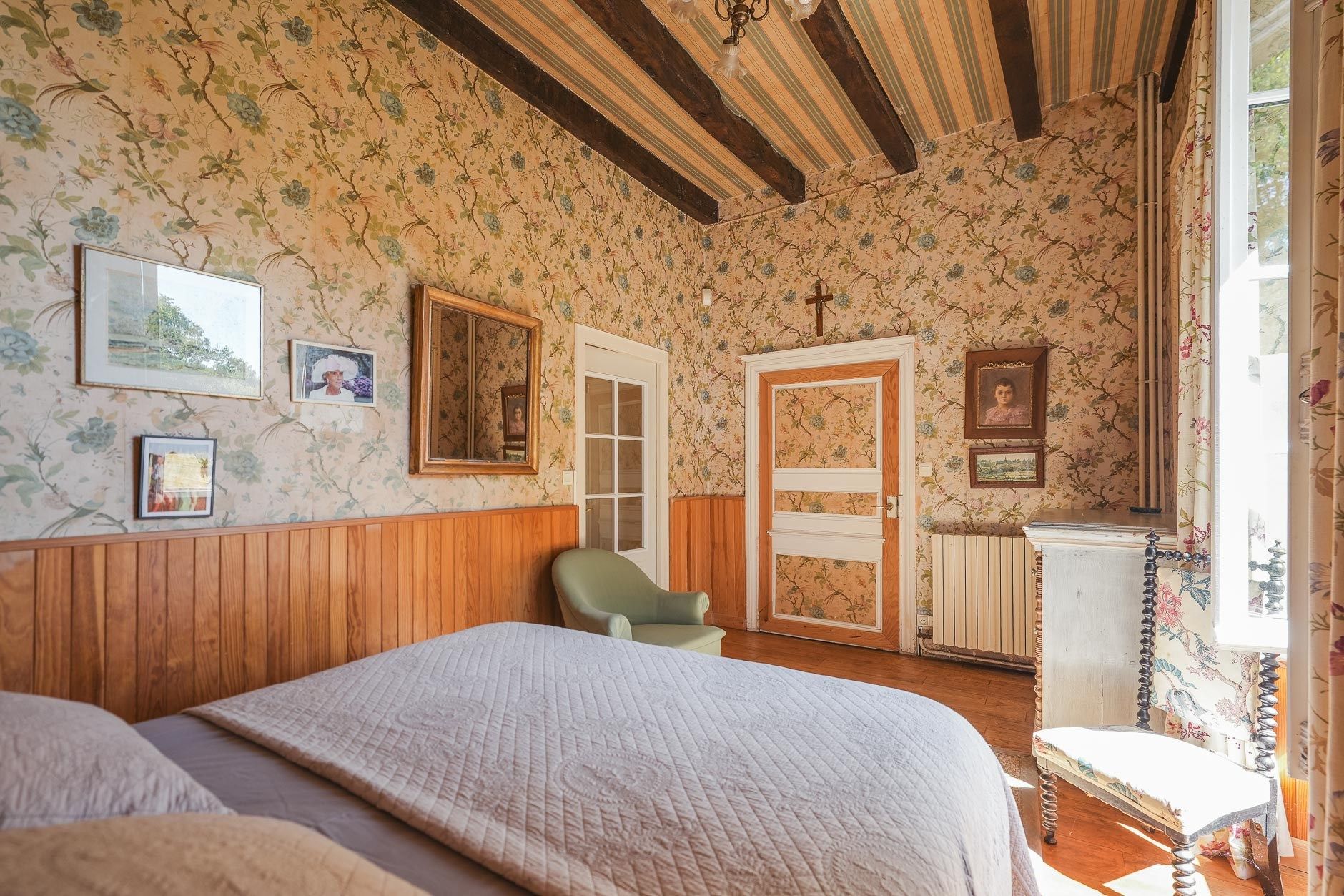 mansion 10 Rooms for sale on SURZUR (56450)