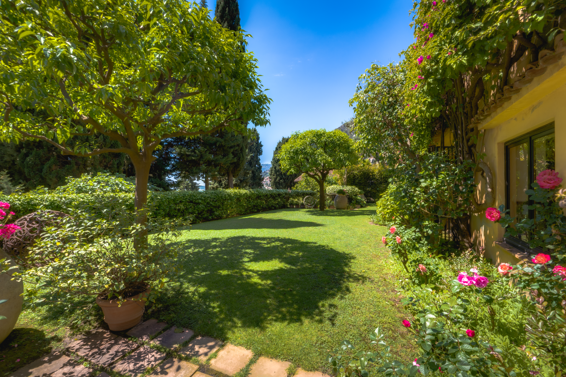 luxury provencale house 8 Rooms for sale on ROQUEBRUNE CAP MARTIN (06190)