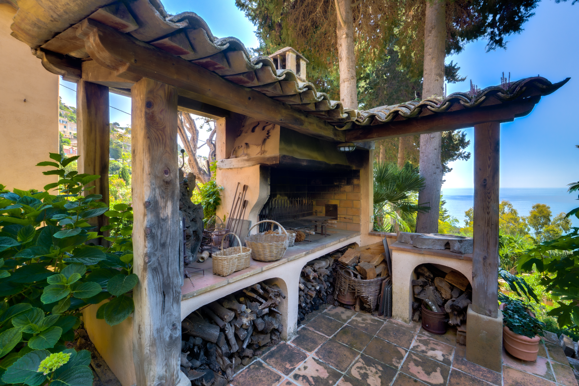 luxury provencale house 8 Rooms for sale on ROQUEBRUNE CAP MARTIN (06190)