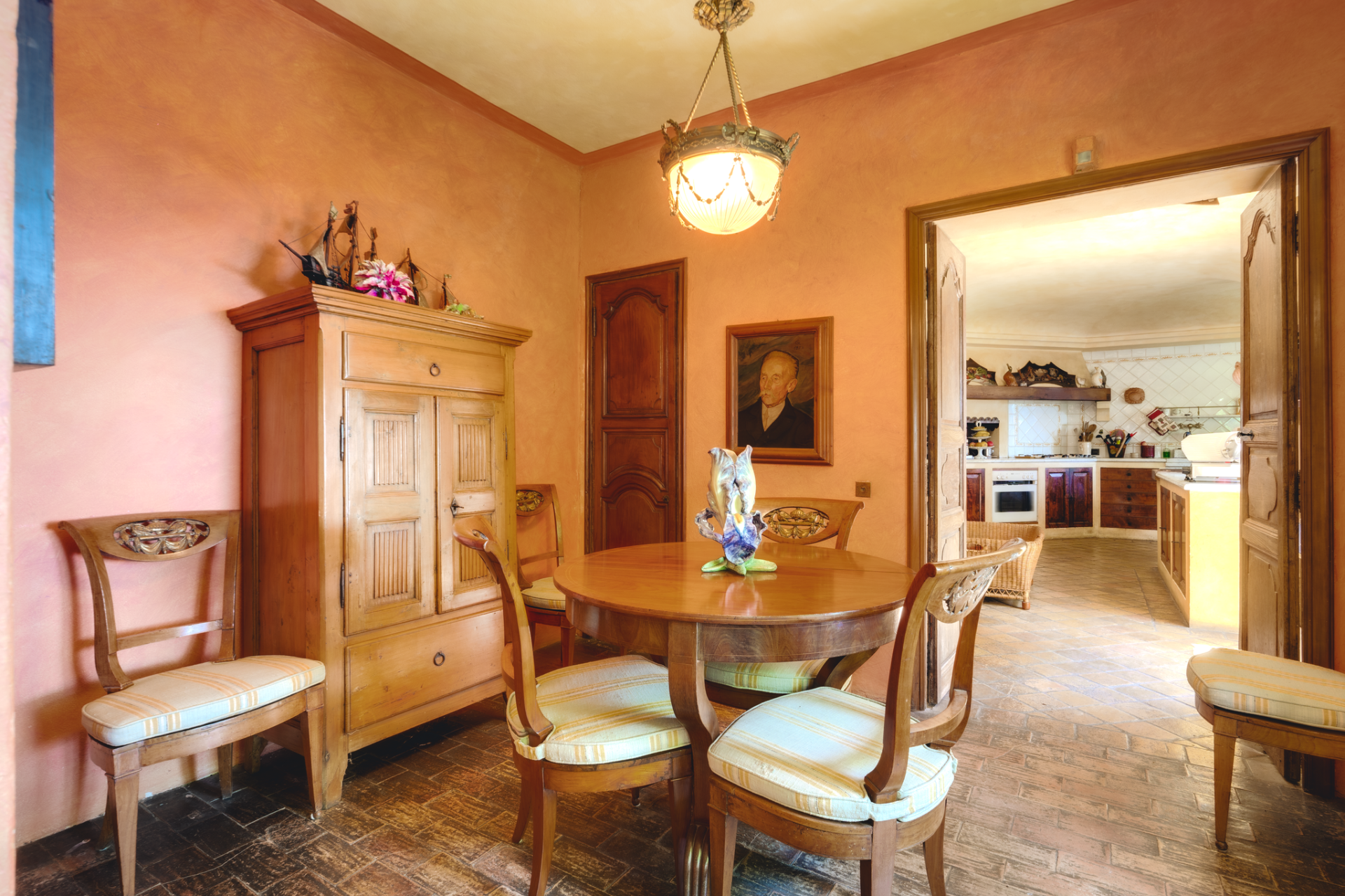 luxury provencale house 8 Rooms for sale on ROQUEBRUNE CAP MARTIN (06190)