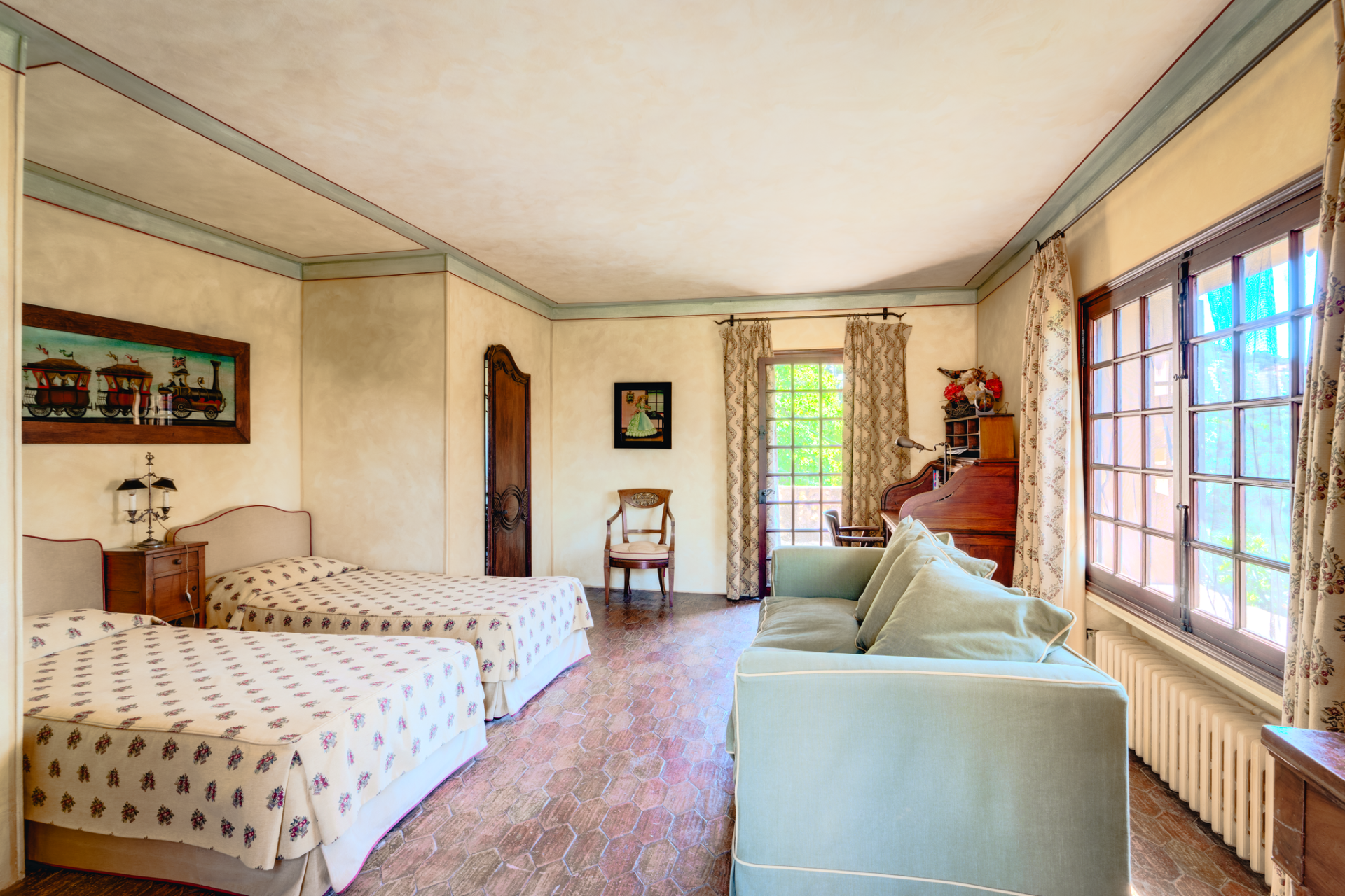 luxury provencale house 8 Rooms for sale on ROQUEBRUNE CAP MARTIN (06190)