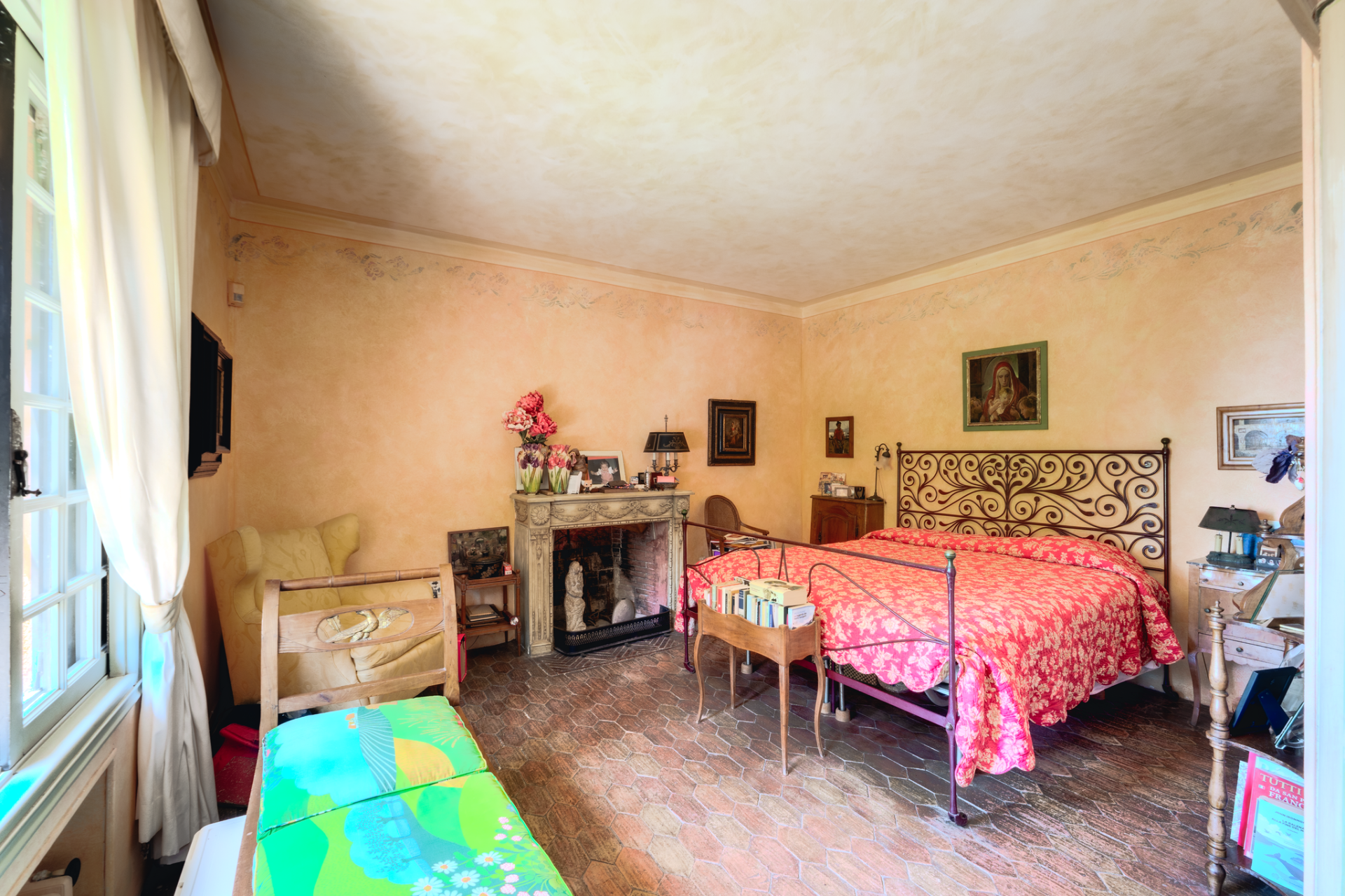 luxury provencale house 8 Rooms for sale on ROQUEBRUNE CAP MARTIN (06190)