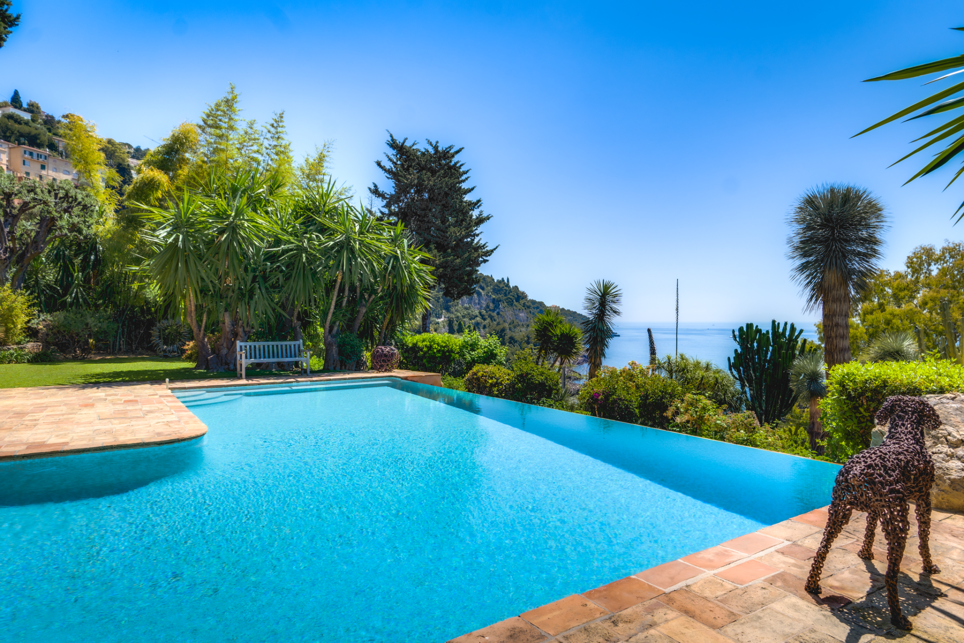 luxury provencale house 8 Rooms for sale on ROQUEBRUNE CAP MARTIN (06190)