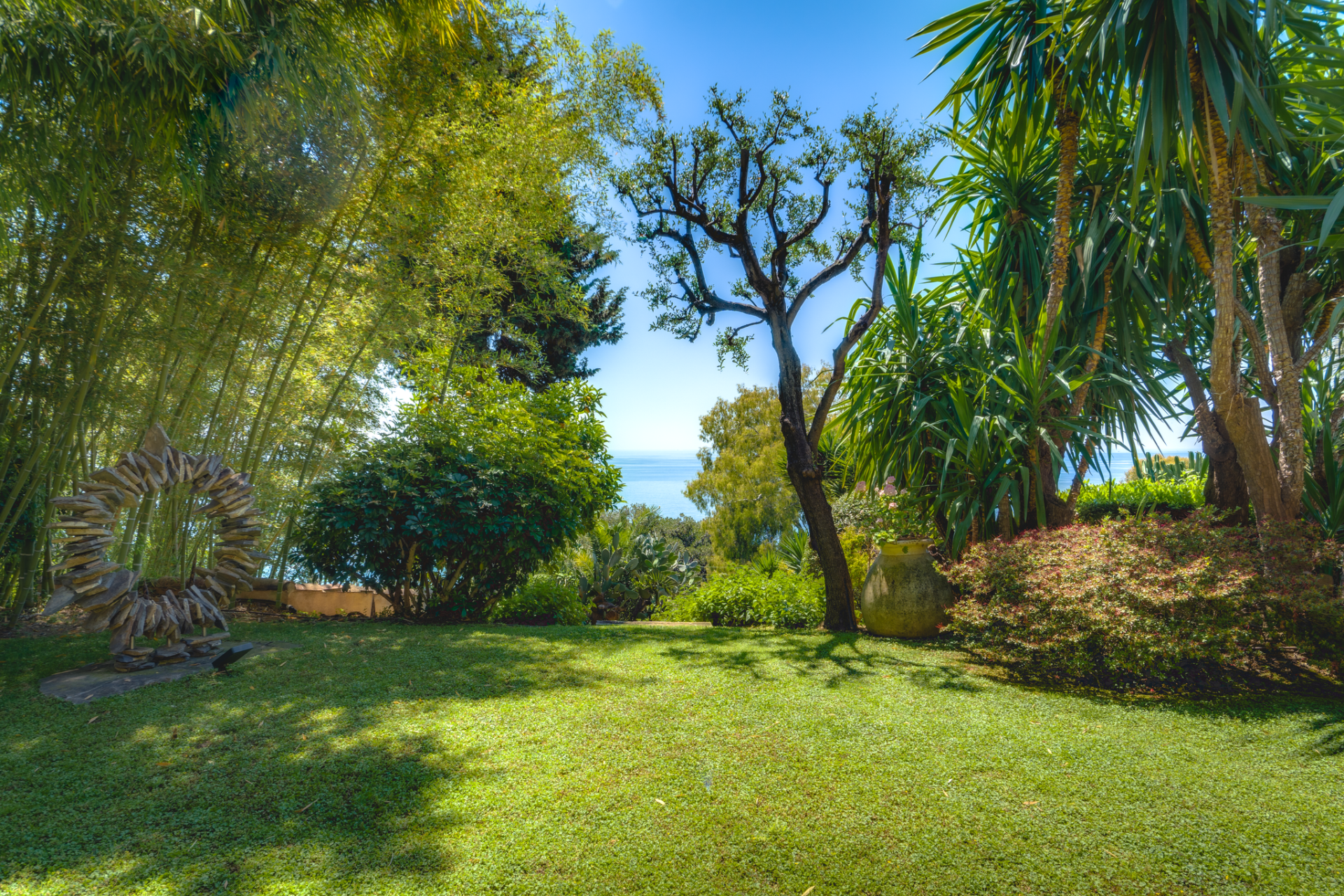 luxury provencale house 8 Rooms for sale on ROQUEBRUNE CAP MARTIN (06190)