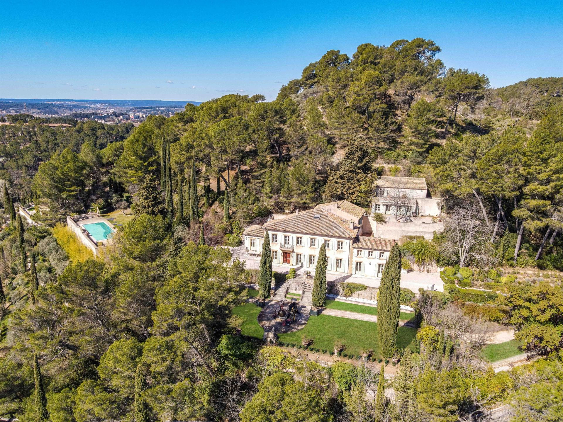 maison de luxe 13 Pièces en location saisonnière sur LE THOLONET (13100)