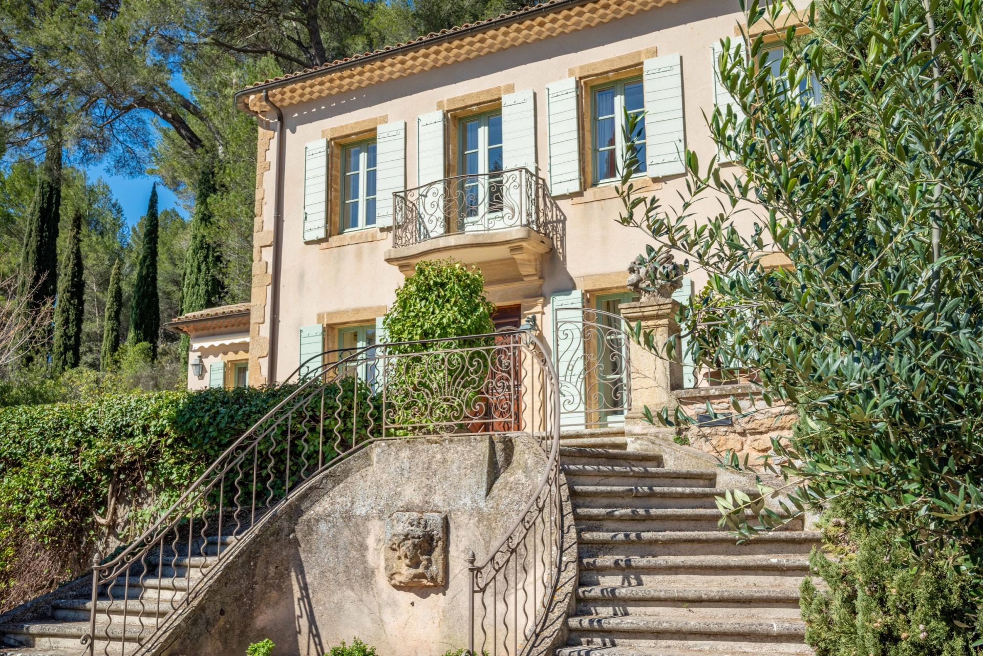 maison de luxe 13 Pièces en location saisonnière sur LE THOLONET (13100)