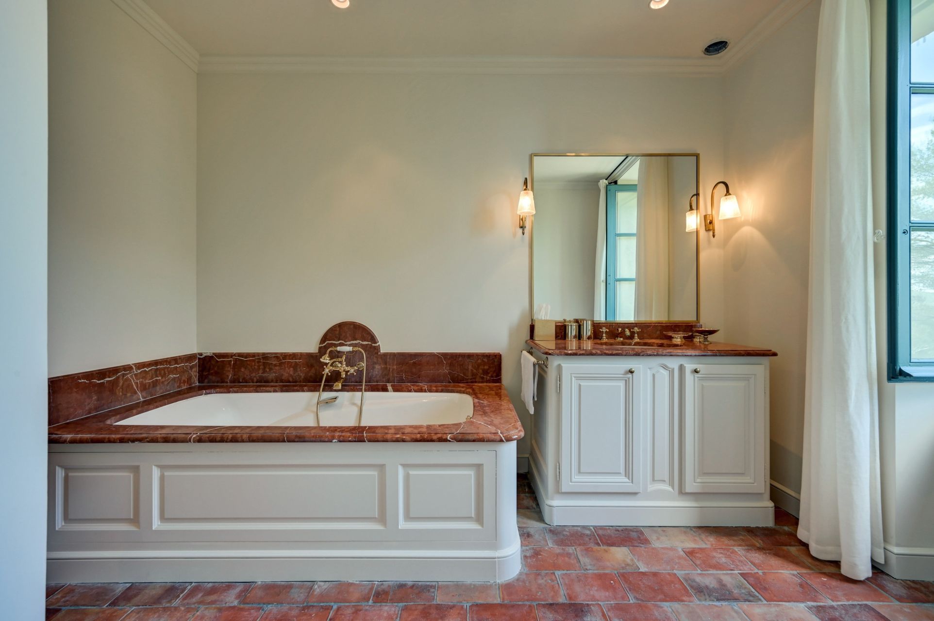 maison de luxe 13 Pièces en location saisonnière sur LE THOLONET (13100)