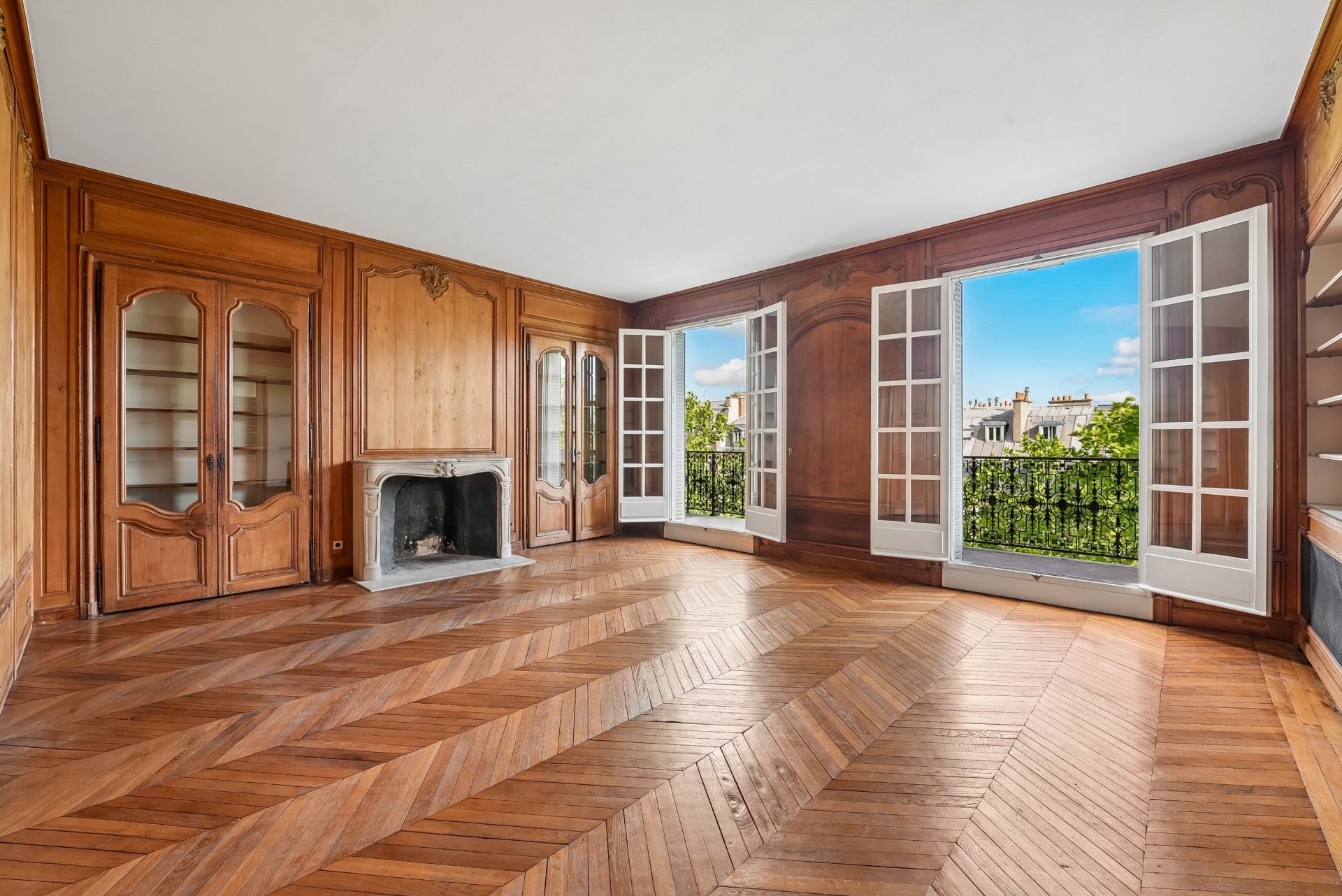 luxury apartment 7 Rooms for sale on PARIS (75008)