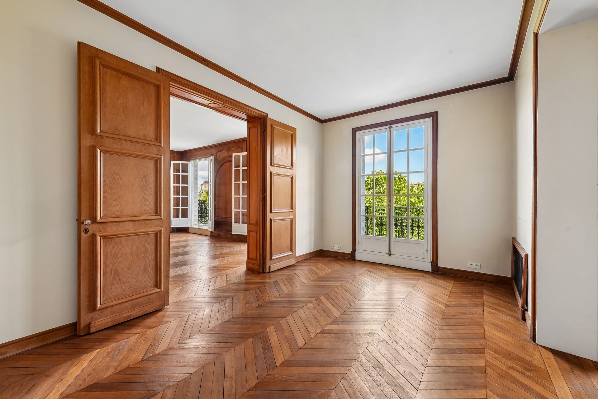 luxury apartment 7 Rooms for sale on PARIS (75008)