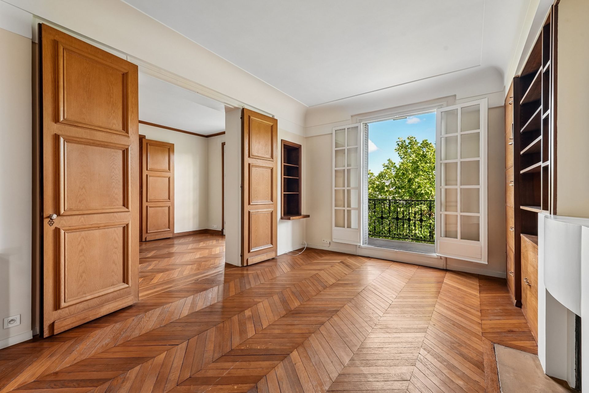 luxury apartment 7 Rooms for sale on PARIS (75008)